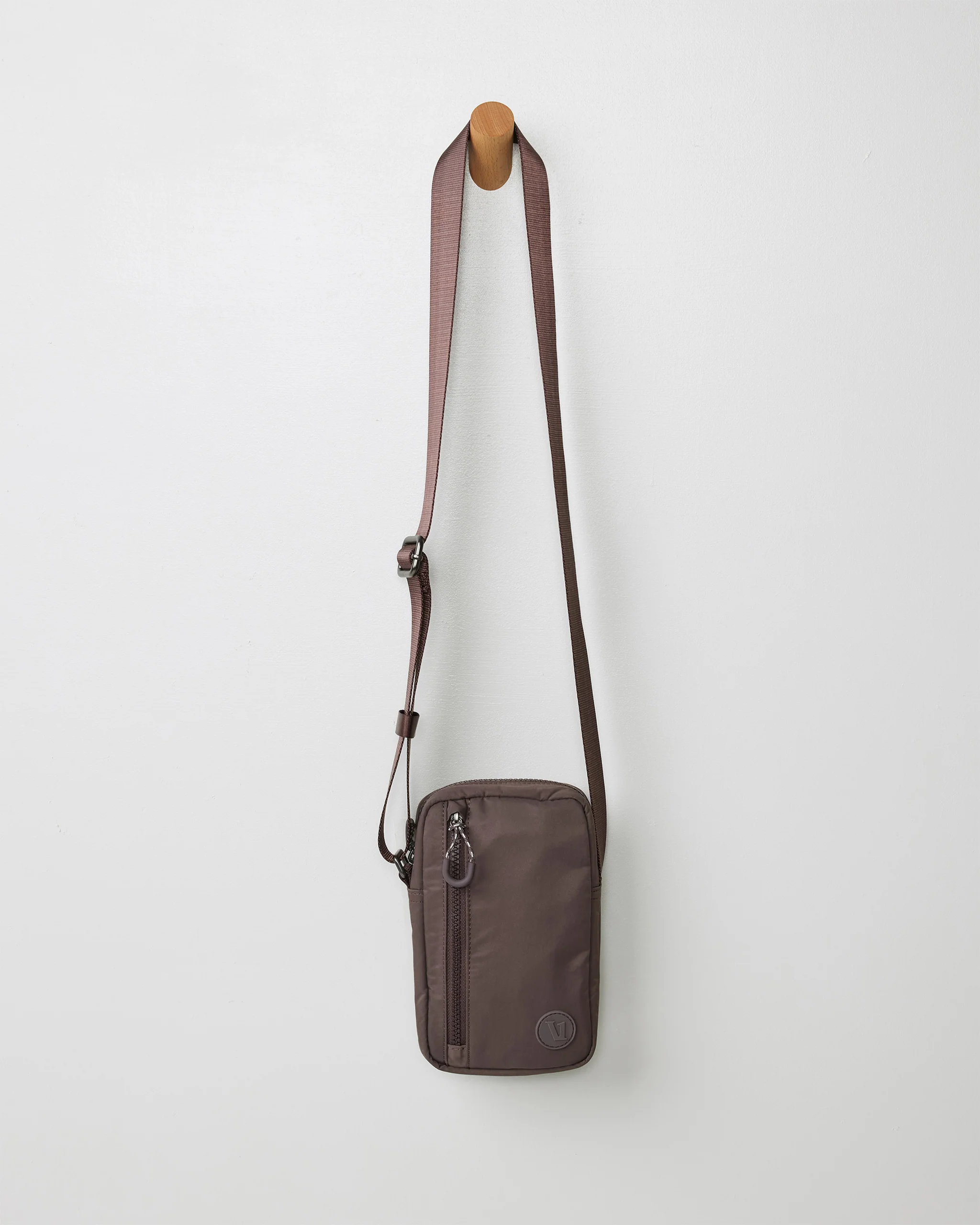 13196-all-around-crossbody-chocolate-1.webp All Around Crossbody | Chocolate