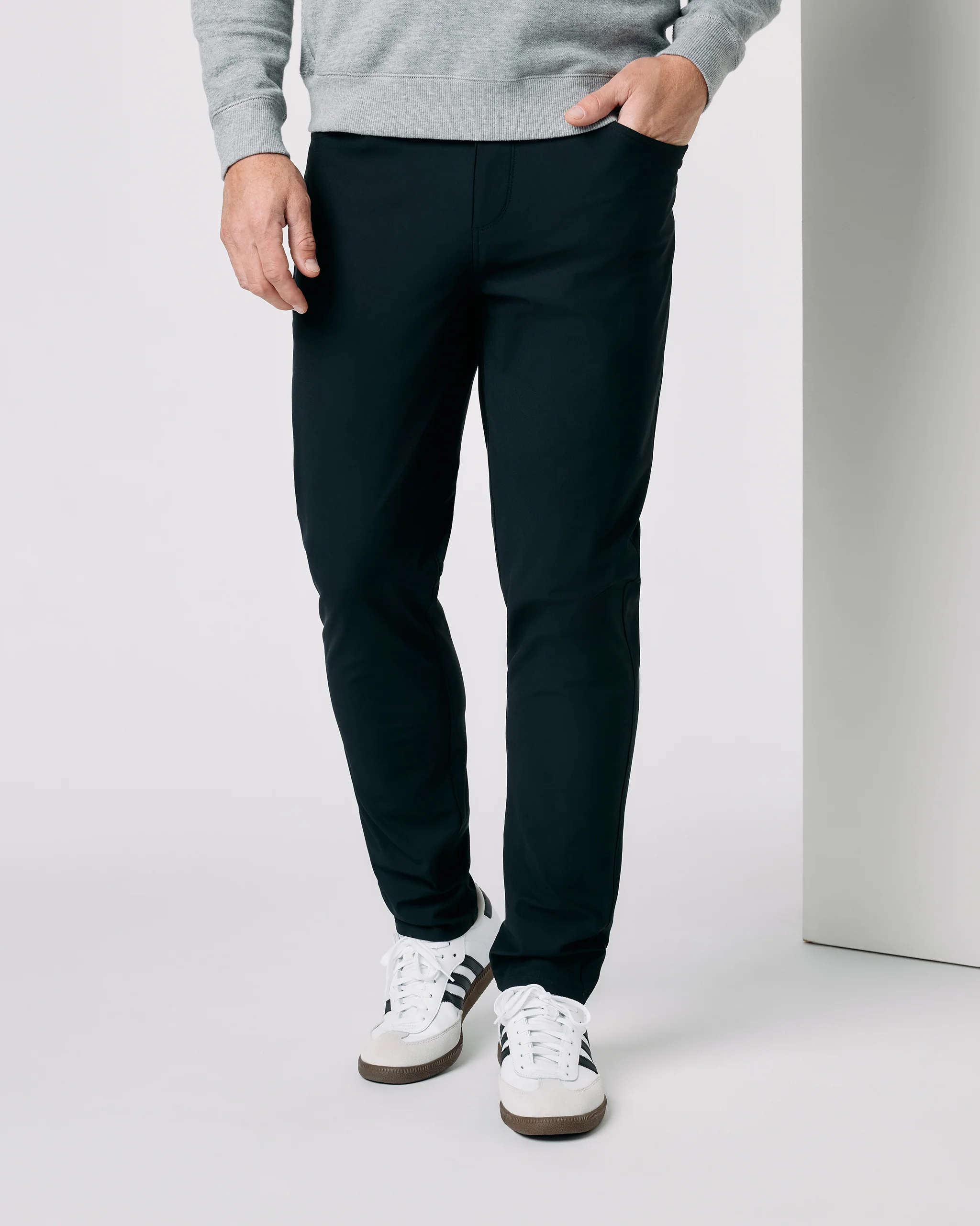 13922-vuori-metatm-pant-athletic-slim-fit-32-black-1.webp Vuori Meta™ Pant Athletic Slim Fit 32" | Black