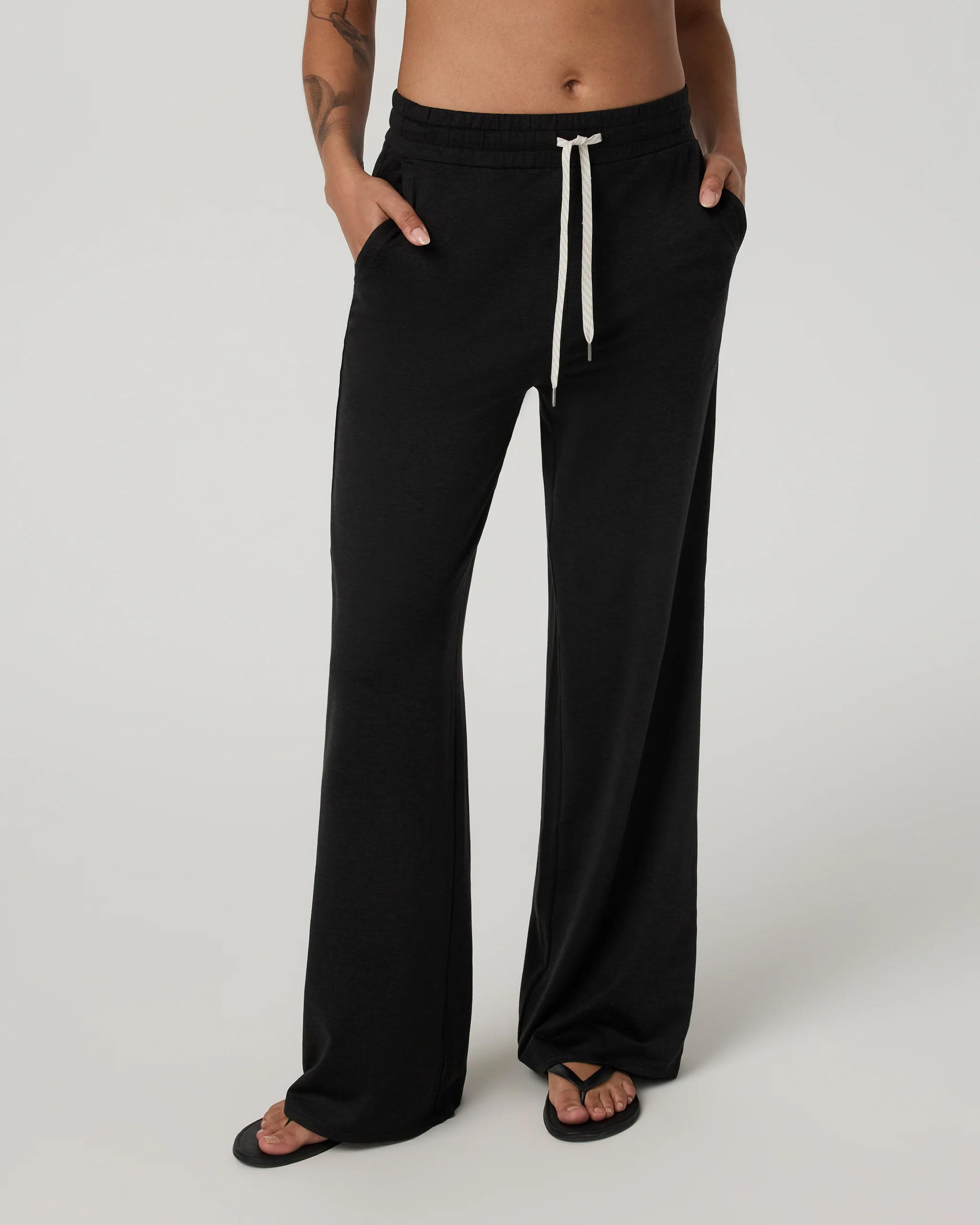 Halo Essential Wideleg Pant - Short | Black Heather