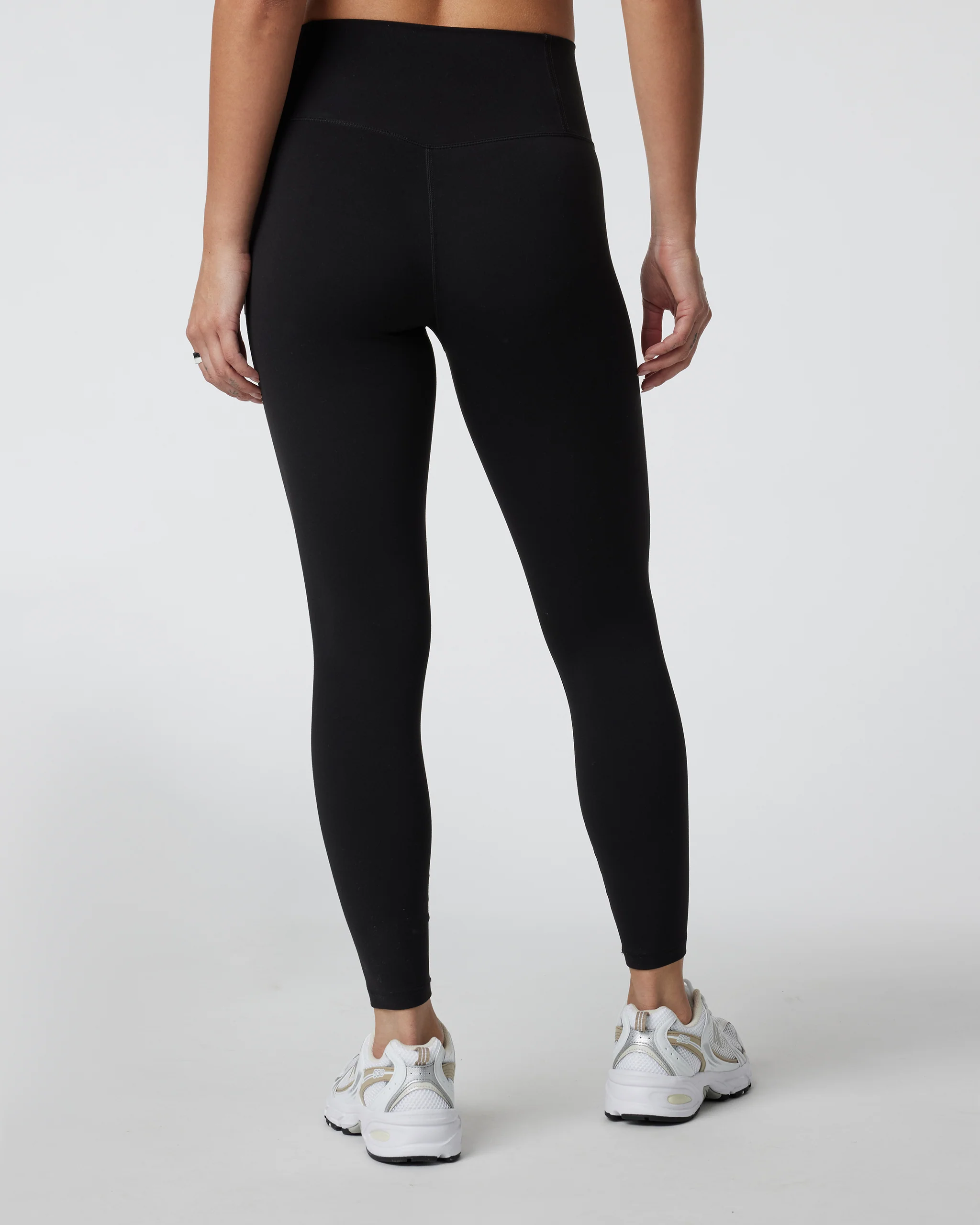 1477-vuori-allthefeelstm-legging-short-black-3.webp Vuori AllTheFeels™ Legging - Short | Black