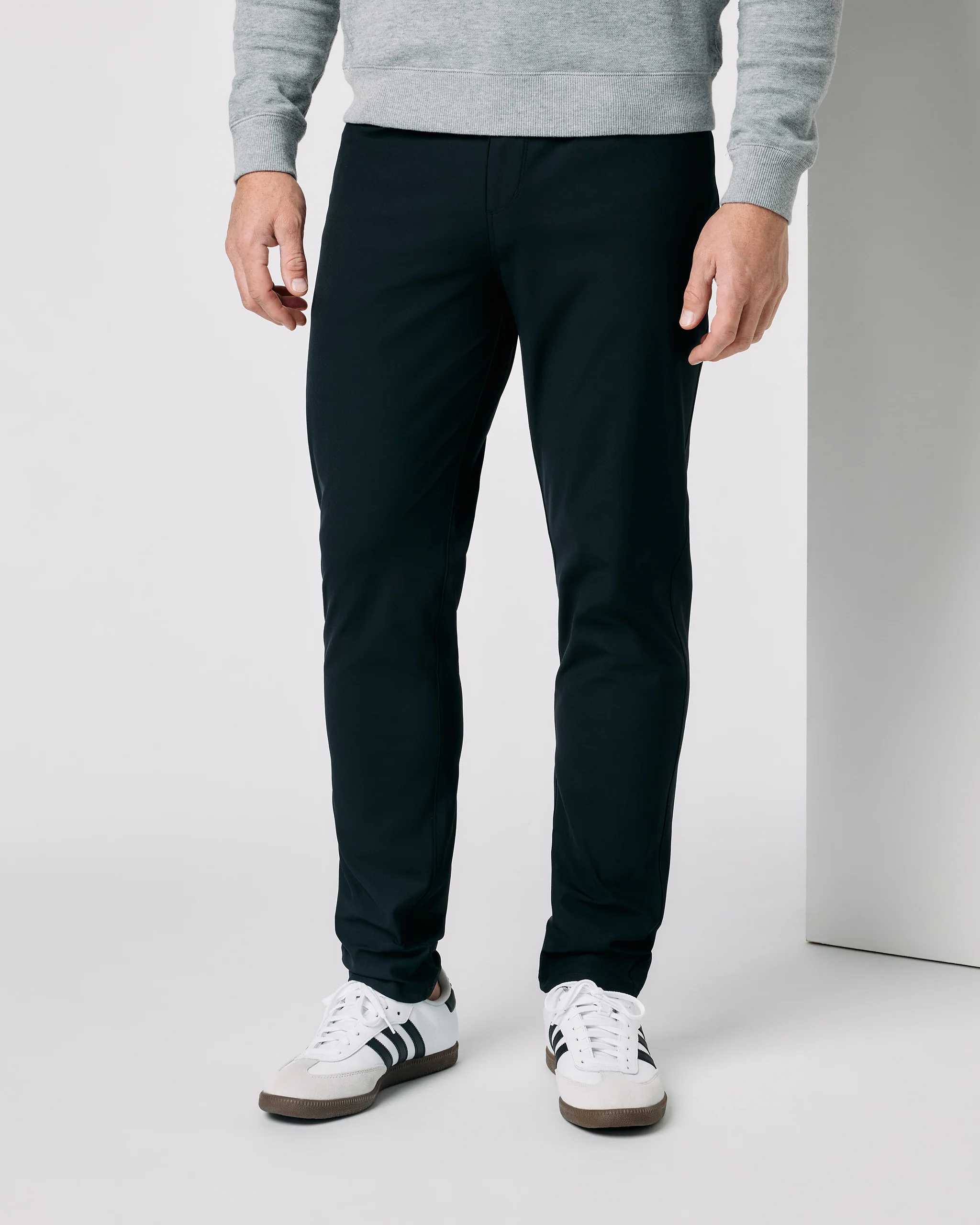 14848-vuori-metatm-pant-athletic-slim-fit-30-black-1.webp Vuori Meta™ Pant Athletic Slim Fit 30" | Black