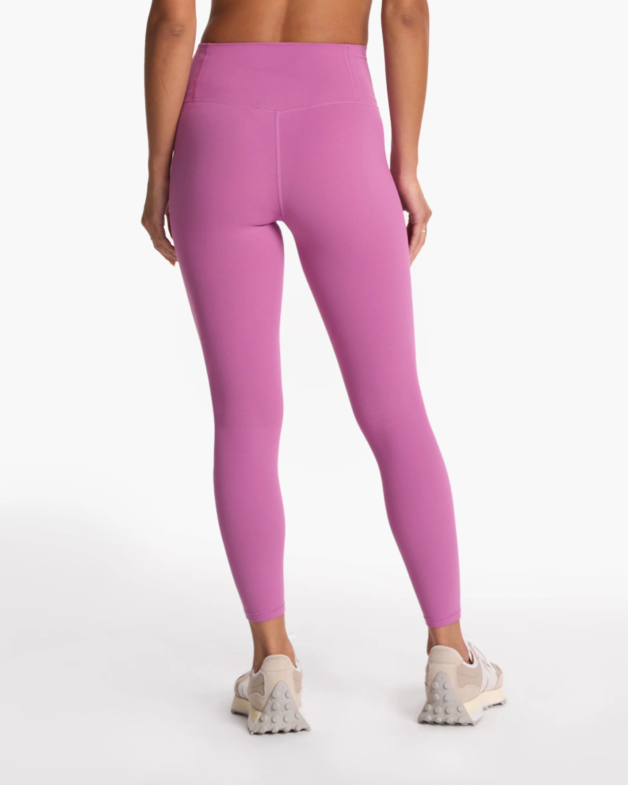 1485-vuori-allthefeelstm-legging-short-claret-4.webp Vuori AllTheFeels™ Legging - Short | Claret