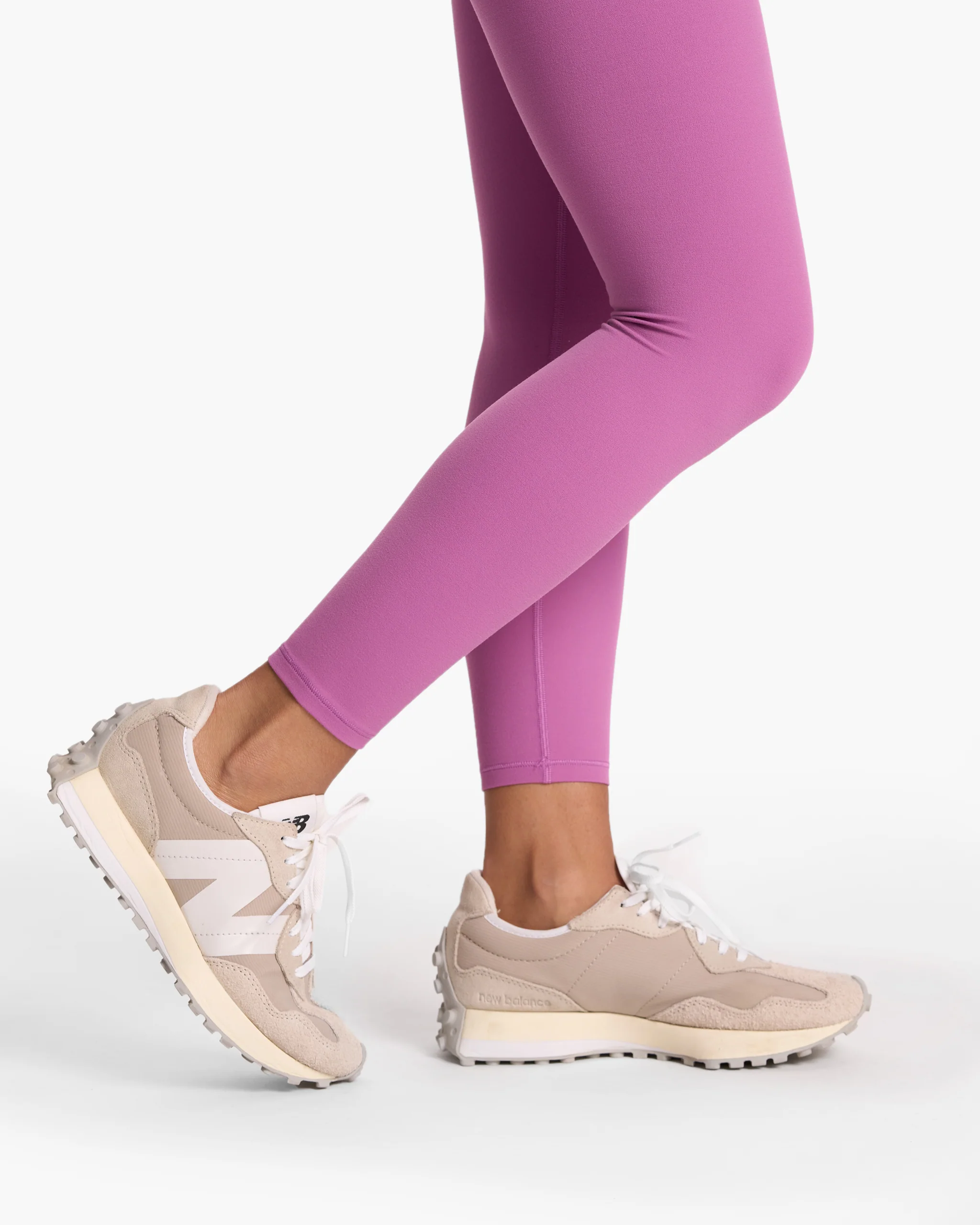 1485-vuori-allthefeelstm-legging-short-claret-6.webp Vuori AllTheFeels™ Legging - Short | Claret