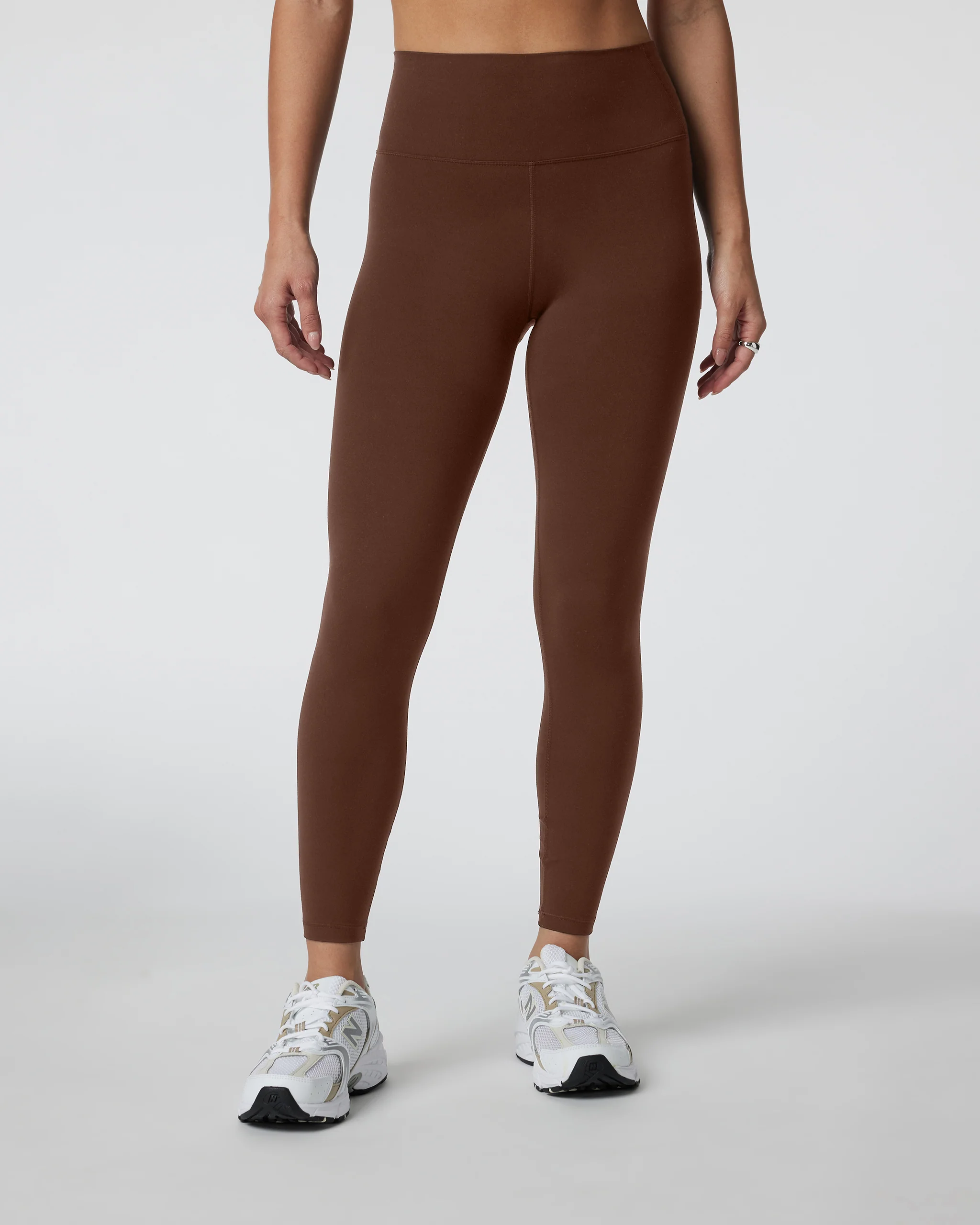 1637-vuori-allthefeelstm-legging-short-pepper-4.webp Vuori AllTheFeels™ Legging - Short | Pepper