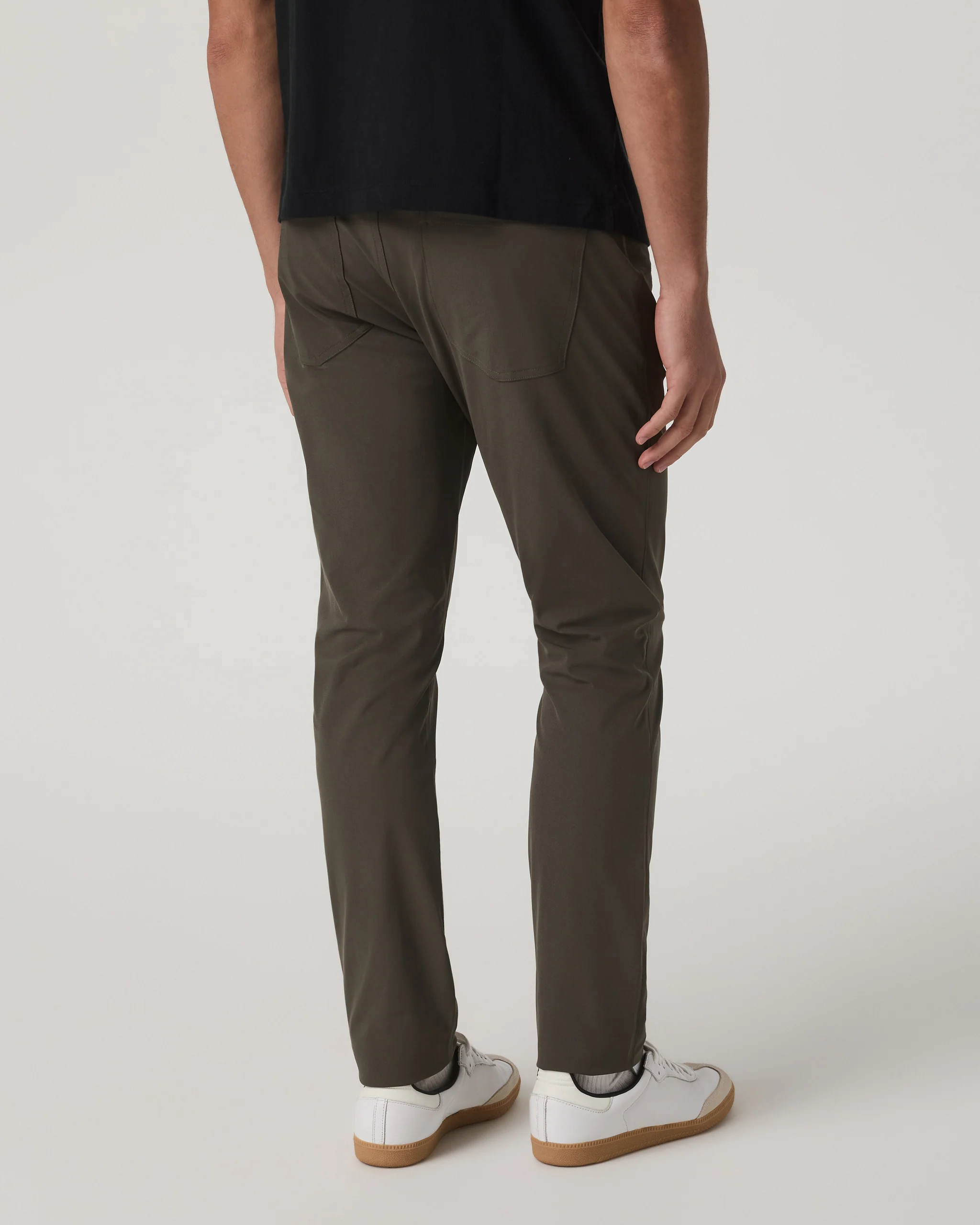 16828-vuori-metatm-pant-athletic-slim-fit-34-dark-oregano-3.webp Vuori Meta™ Pant Athletic Slim Fit 34” | Dark Oregano