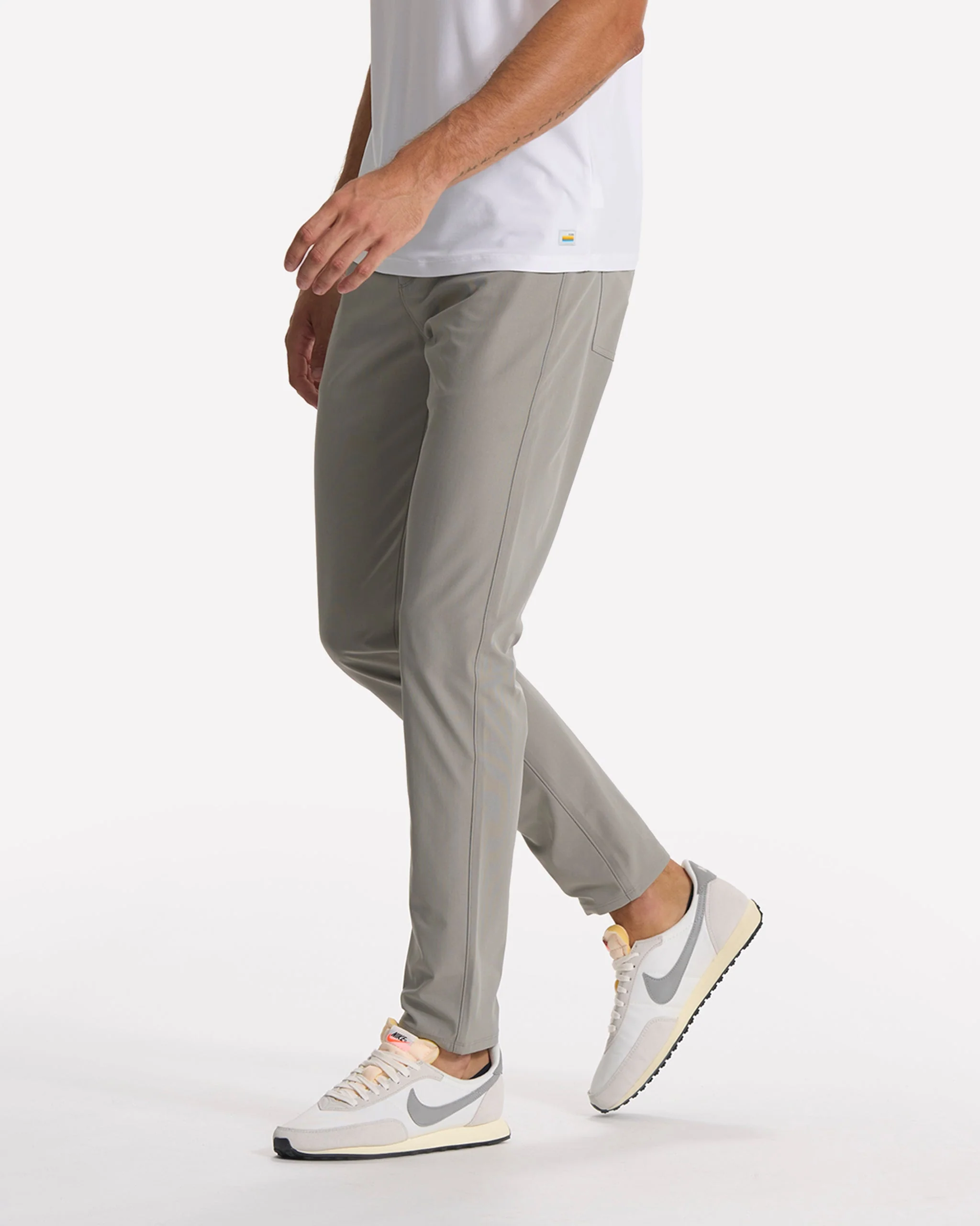 17098-vuori-metatm-pant-athletic-slim-fit-30-driftwood-3.webp Vuori Meta™ Pant Athletic Slim Fit 30" | Driftwood