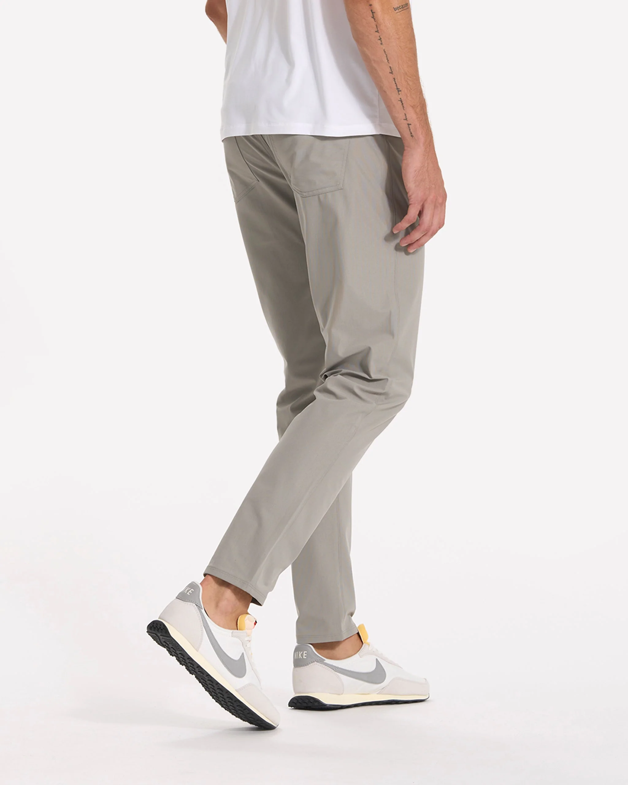 17098-vuori-metatm-pant-athletic-slim-fit-30-driftwood-4.webp Vuori Meta™ Pant Athletic Slim Fit 30" | Driftwood