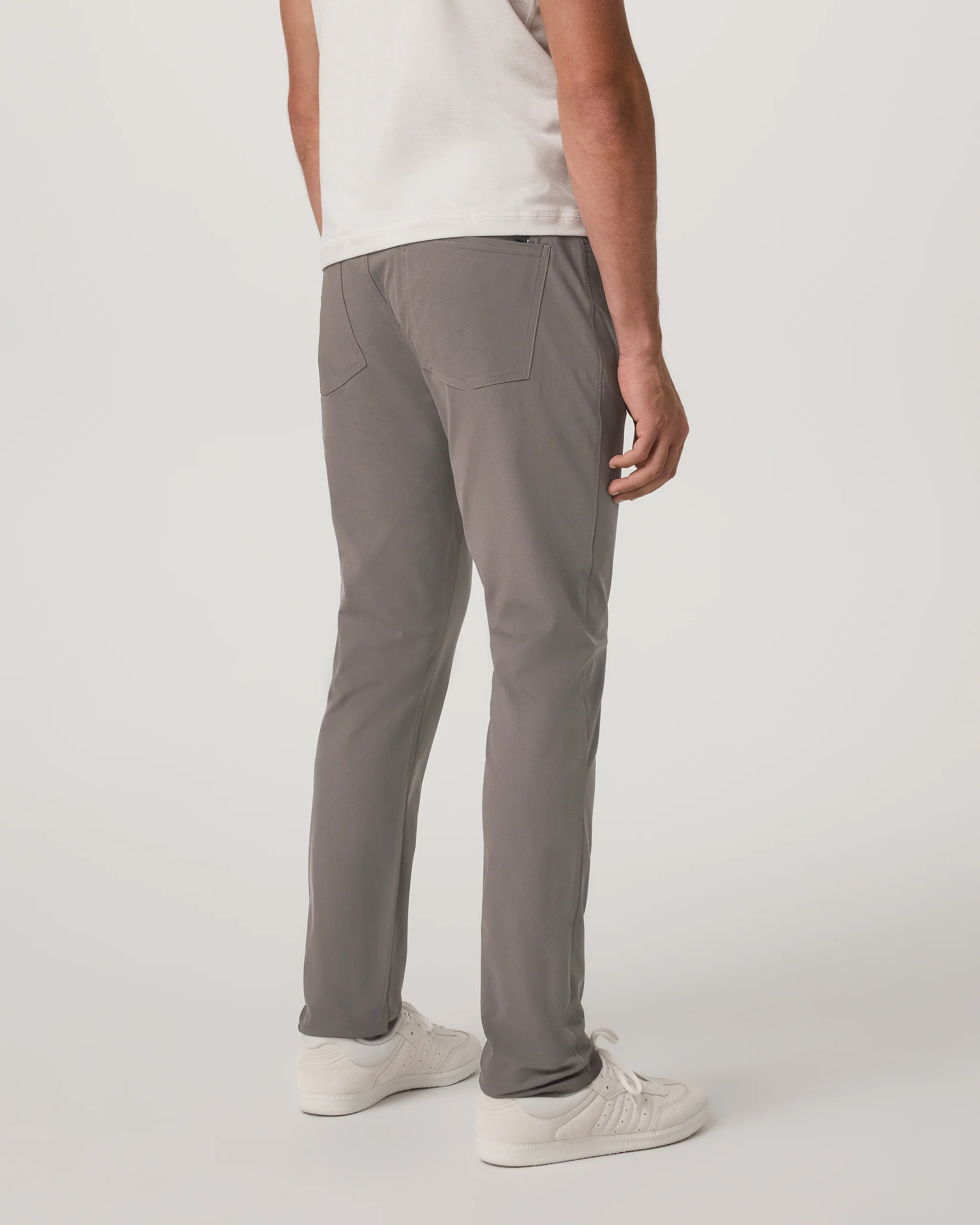 Vuori Meta™ Pant Athletic Slim Fit 30" | Warm Grey