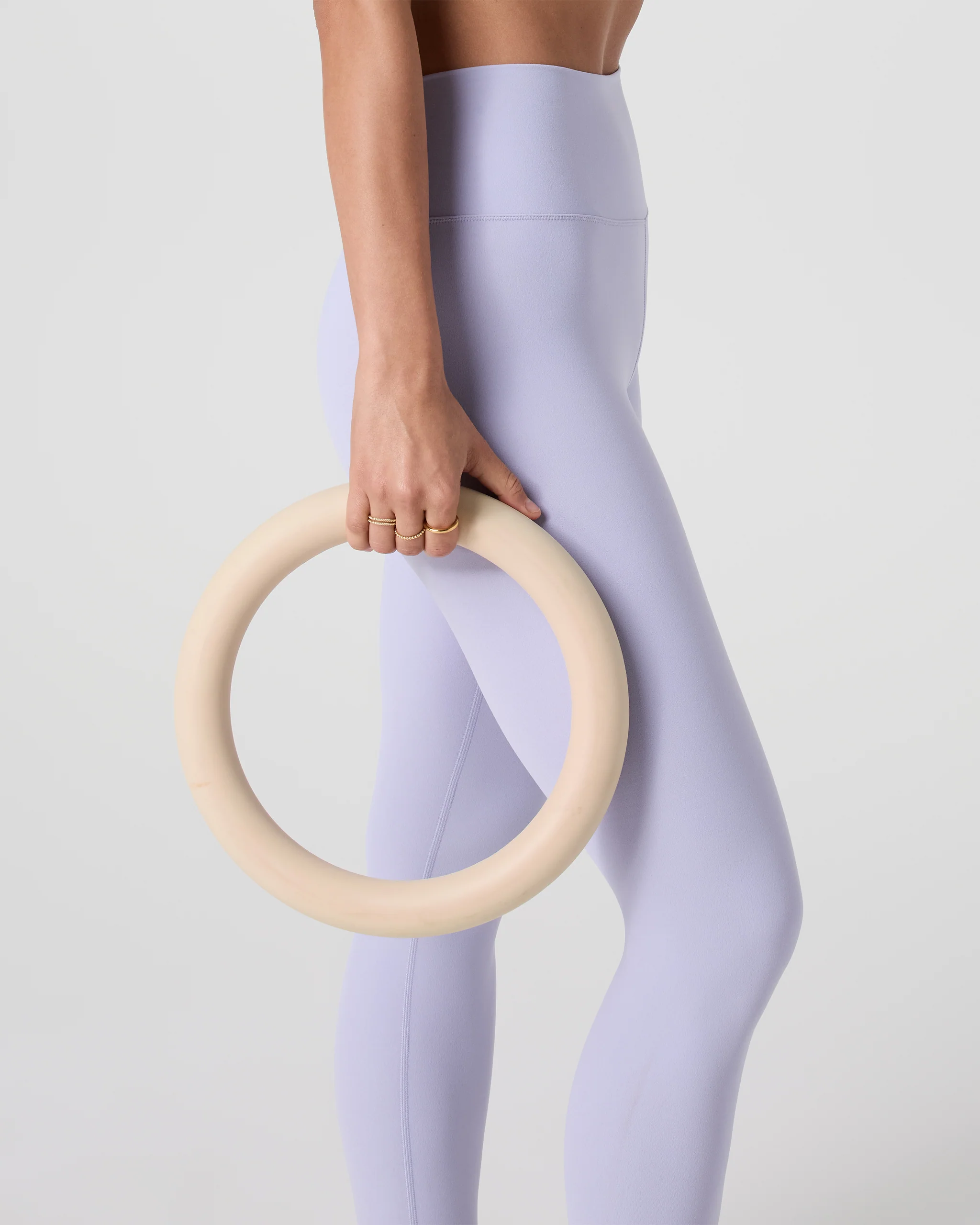 1781-vuori-allthefeelstm-legging-short-lavender-mist-4.webp Vuori AllTheFeels™ Legging - Short | Lavender Mist