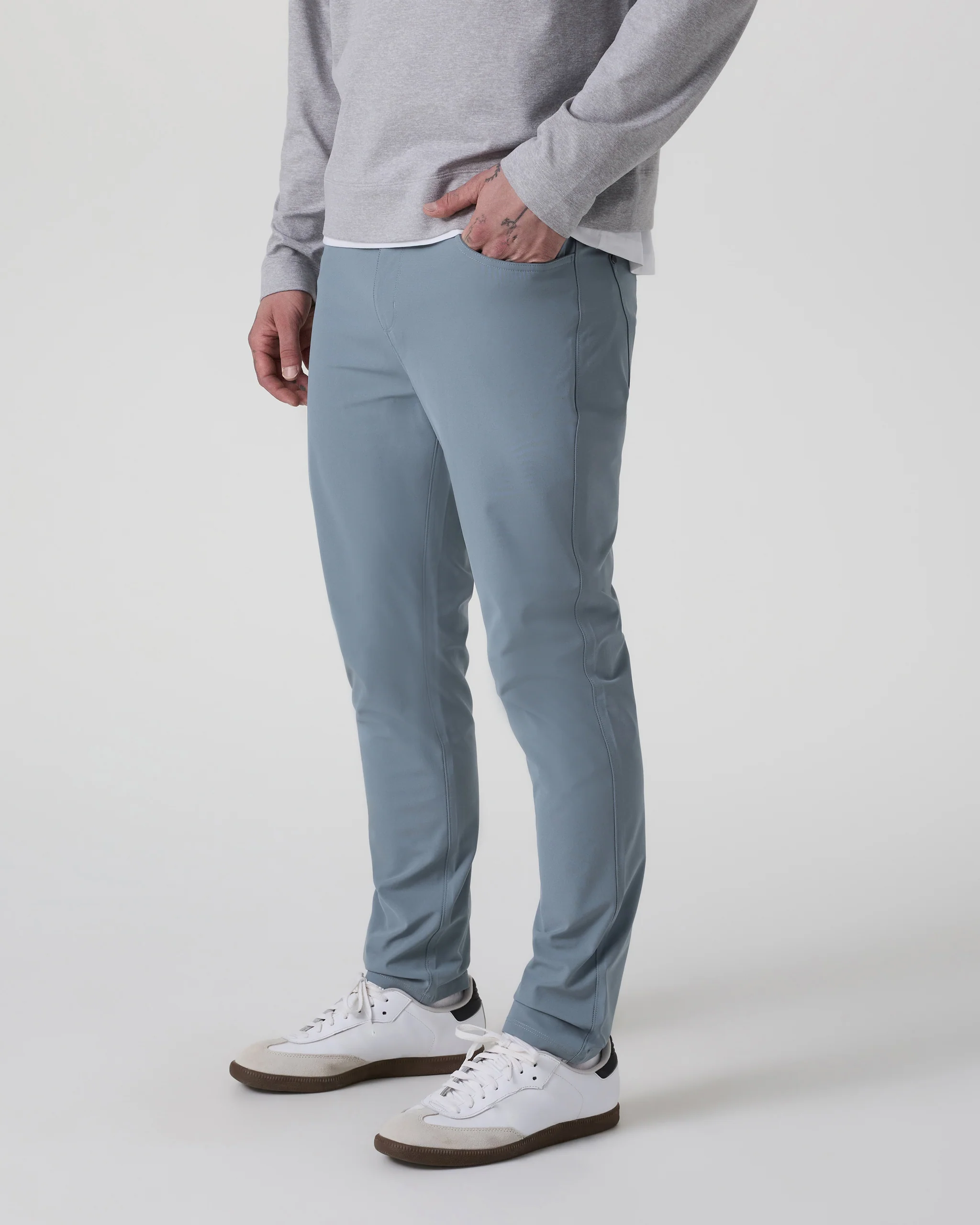 18532-vuori-metatm-pant-athletic-slim-fit-30-dusty-blue-1.webp Vuori Meta™ Pant Athletic Slim Fit 30" | Dusty Blue