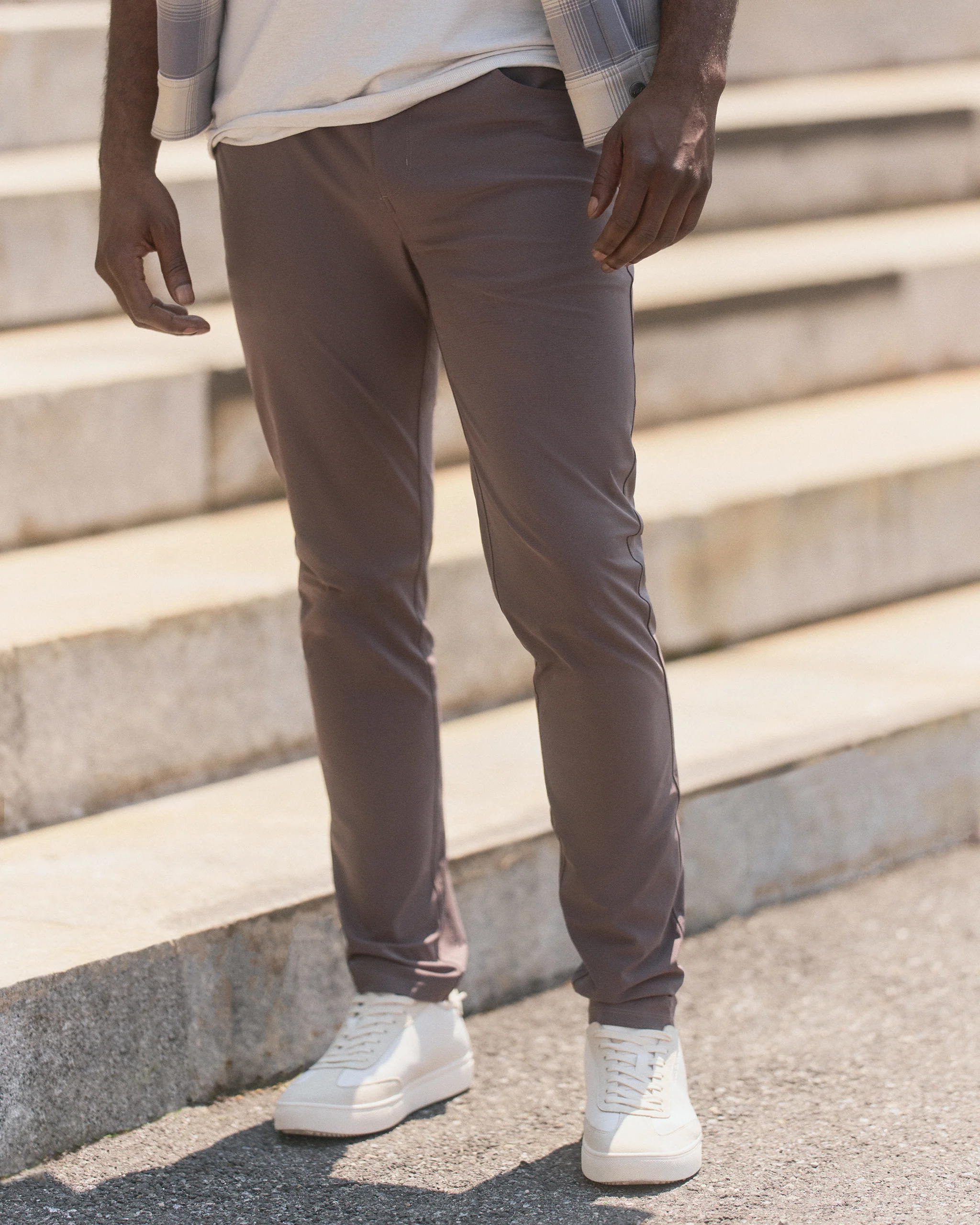 18698-vuori-metatm-pant-athletic-slim-fit-32-warm-grey-1.webp Vuori Meta™ Pant Athletic Slim Fit 32" | Warm Grey