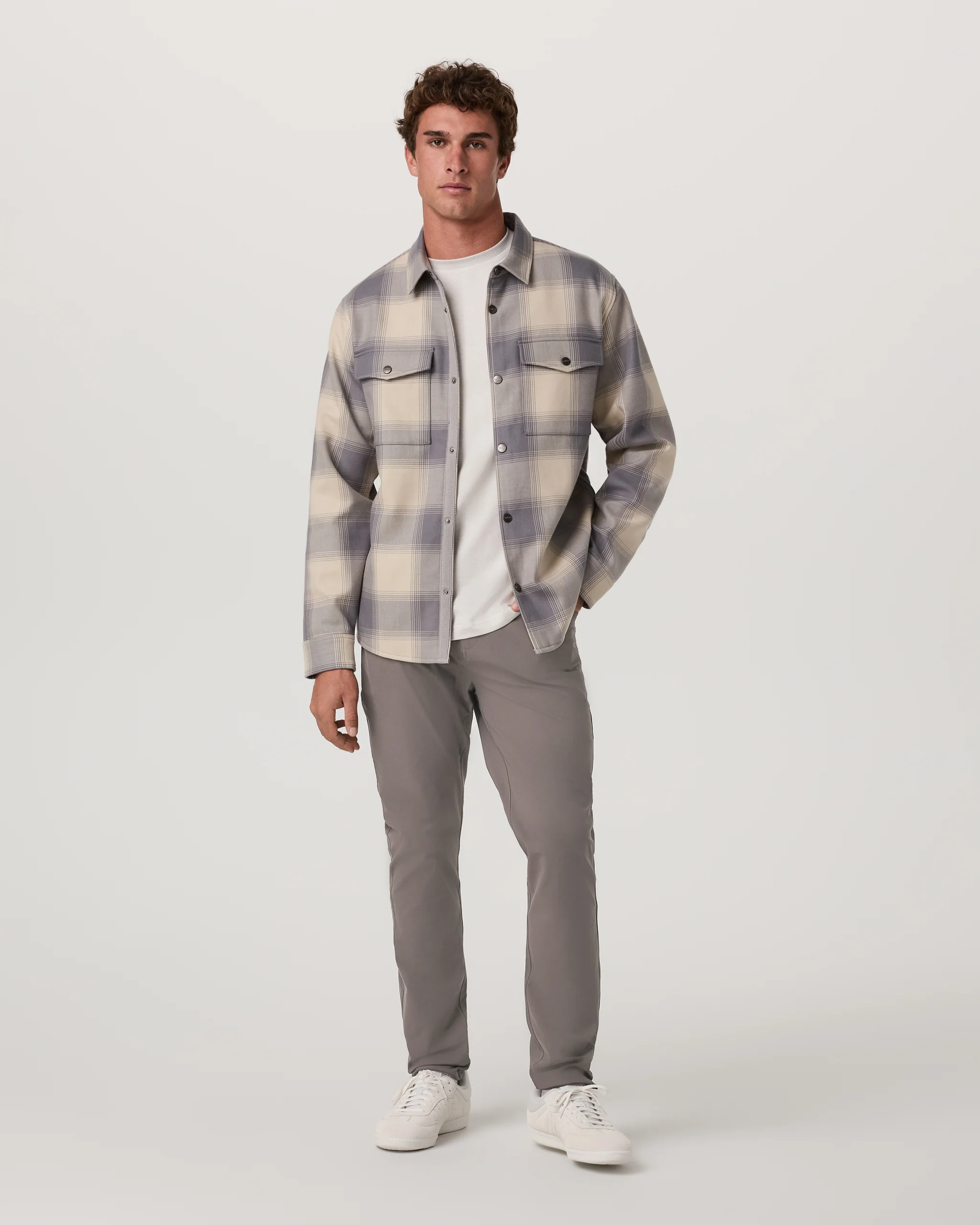 18698-vuori-metatm-pant-athletic-slim-fit-32-warm-grey-4.webp Vuori Meta™ Pant Athletic Slim Fit 32" | Warm Grey