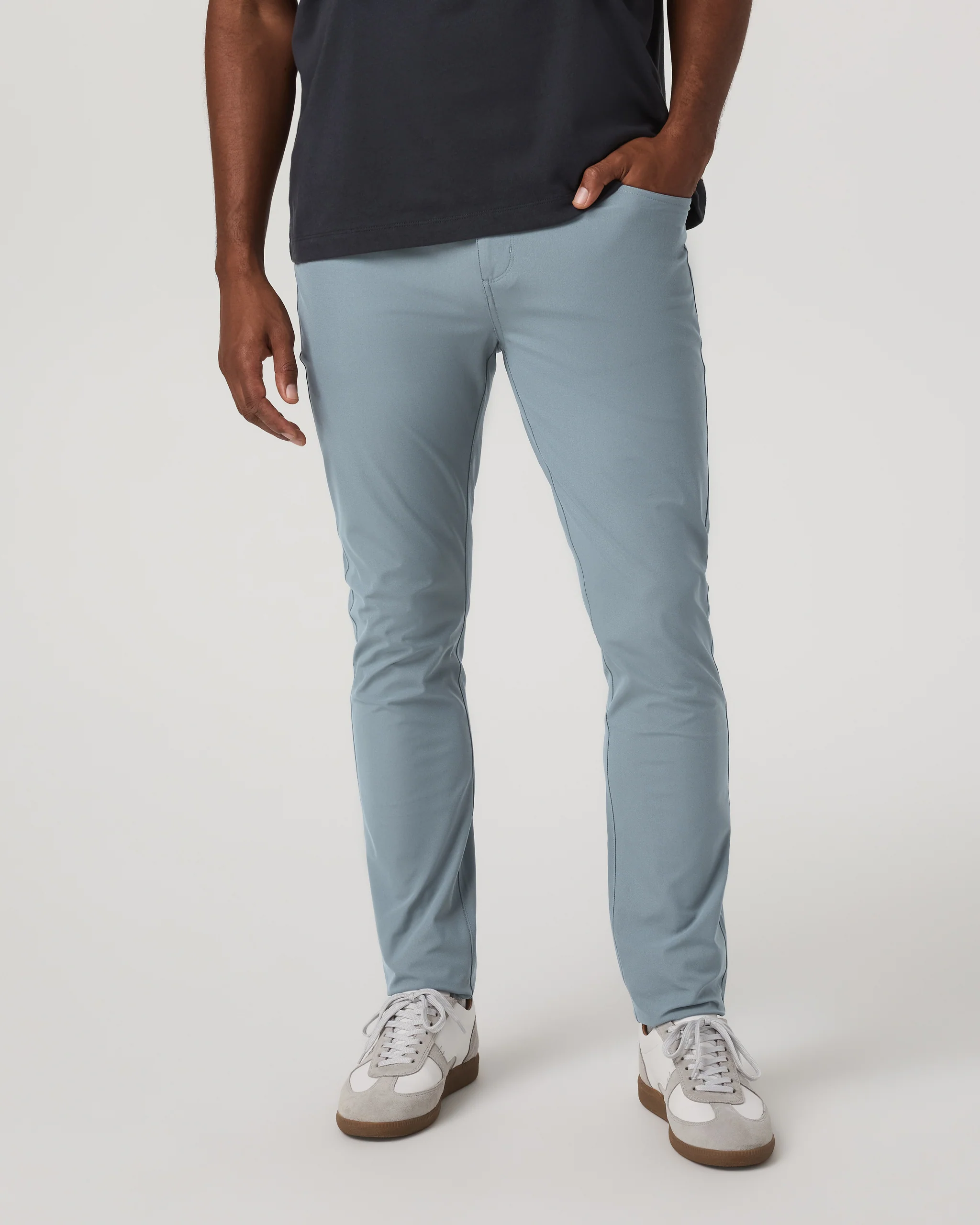 19061-vuori-metatm-pant-athletic-slim-fit-32-dusty-blue-1.webp Vuori Meta™ Pant Athletic Slim Fit 32" | Dusty Blue