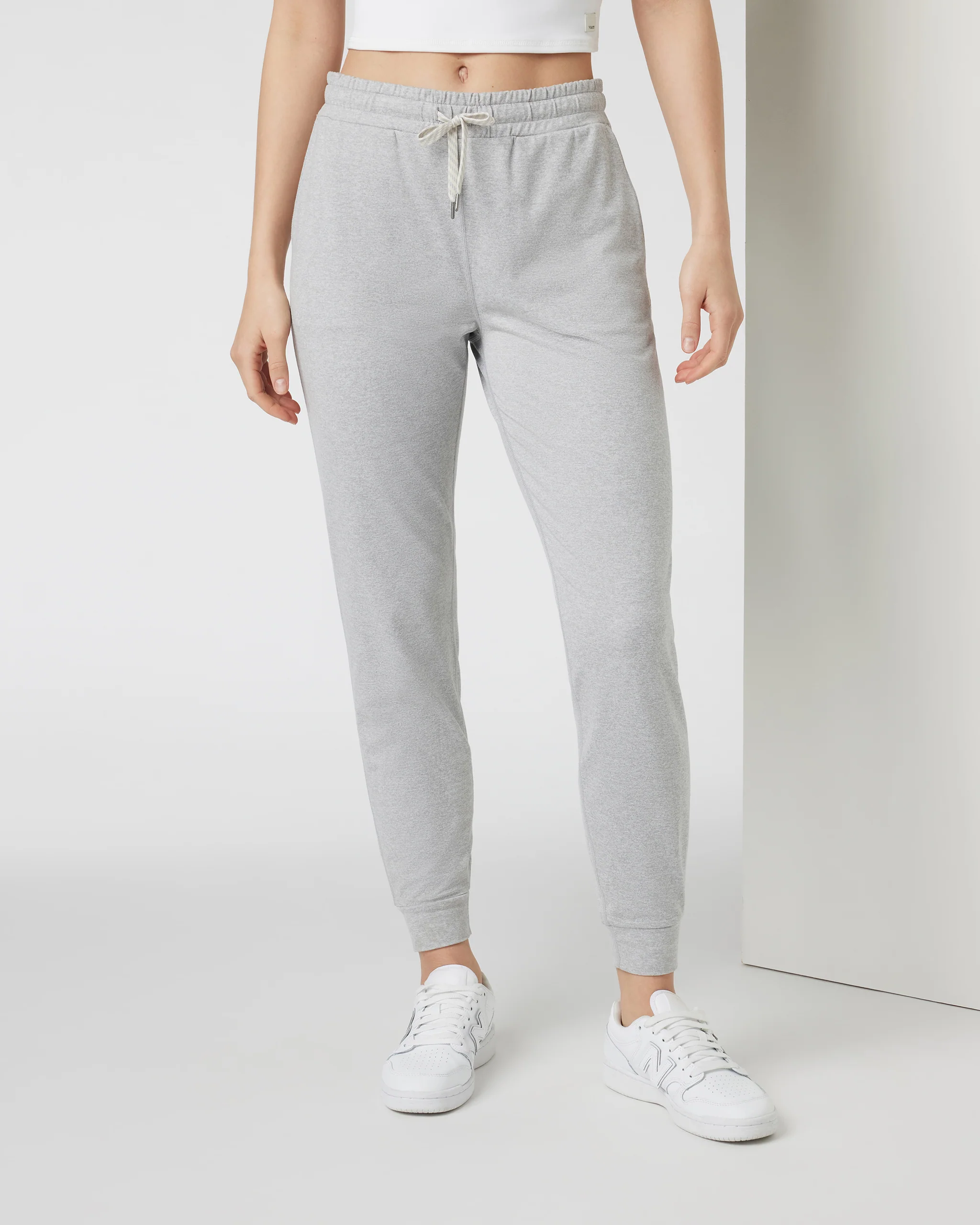 193-performance-jogger-long-pale-grey-heather-1.webp Performance Jogger - Long | Pale Grey Heather