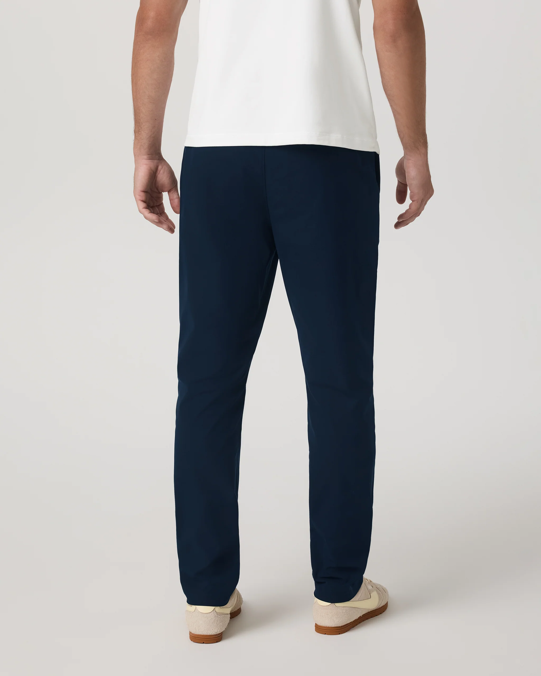 20165-vuori-metatm-elastic-waist-pant-classic-fit-32-ink-5.webp Vuori Meta™ Elastic Waist Pant Classic Fit 32" | Ink