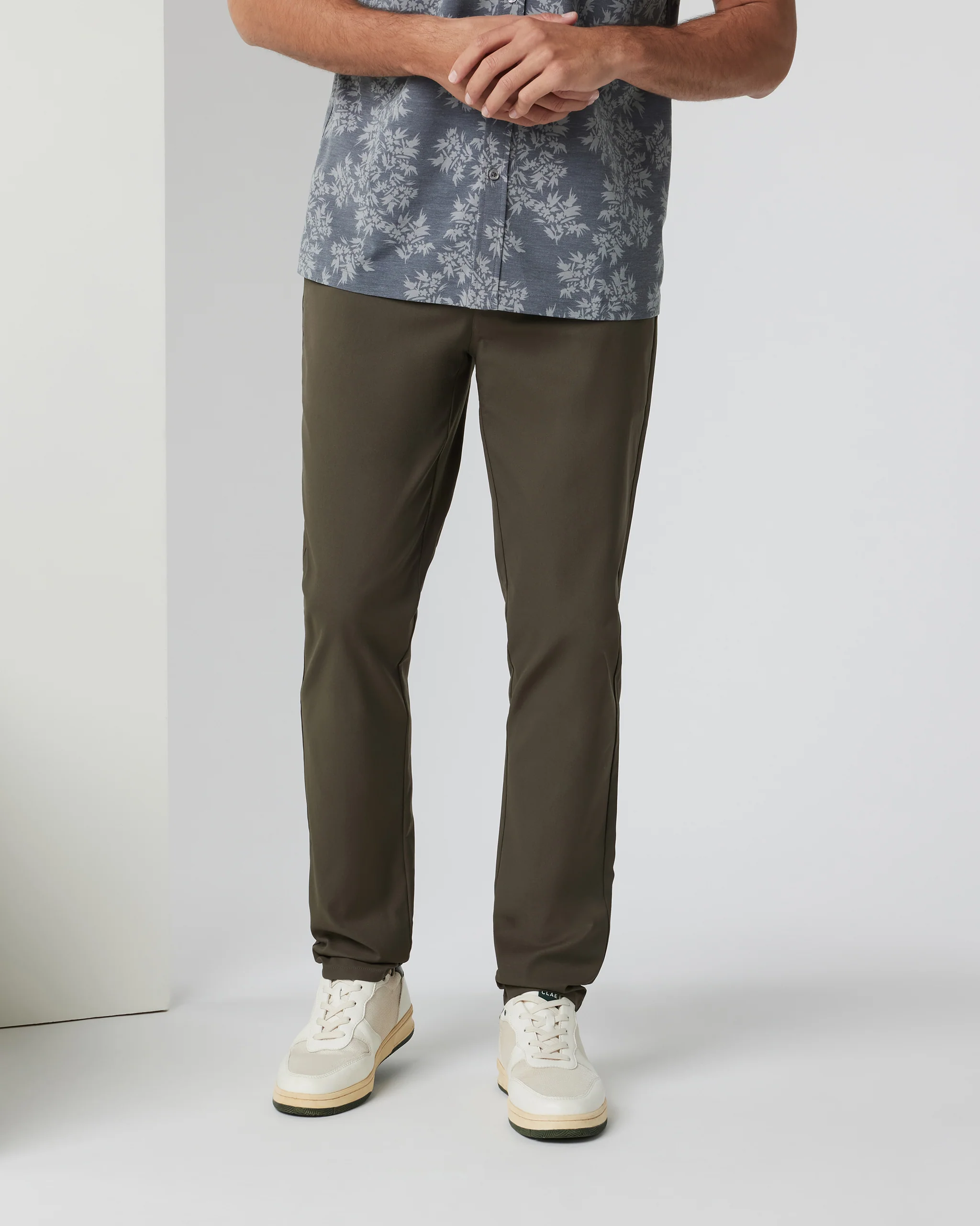 20436-cascade-tech-chino-pant-athletic-slim-fit-32-dark-oregano-1.webp Cascade Tech Chino Pant Athletic Slim Fit 32" | Dark Oregano