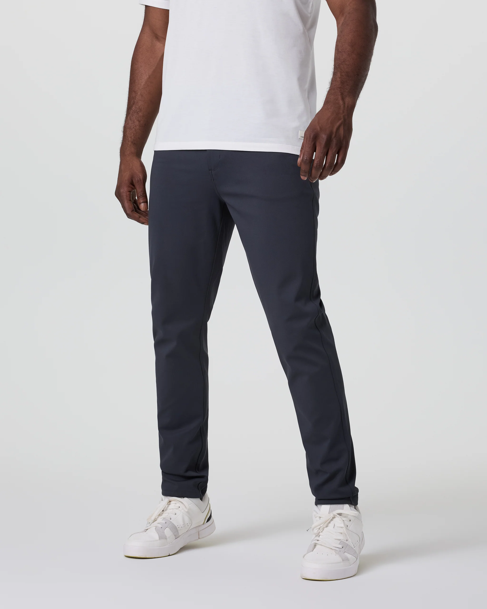 20938-vuori-metatm-twill-pant-athletic-slim-32-navy-3.webp Vuori Meta™ Twill Pant Athletic Slim 32" | Navy