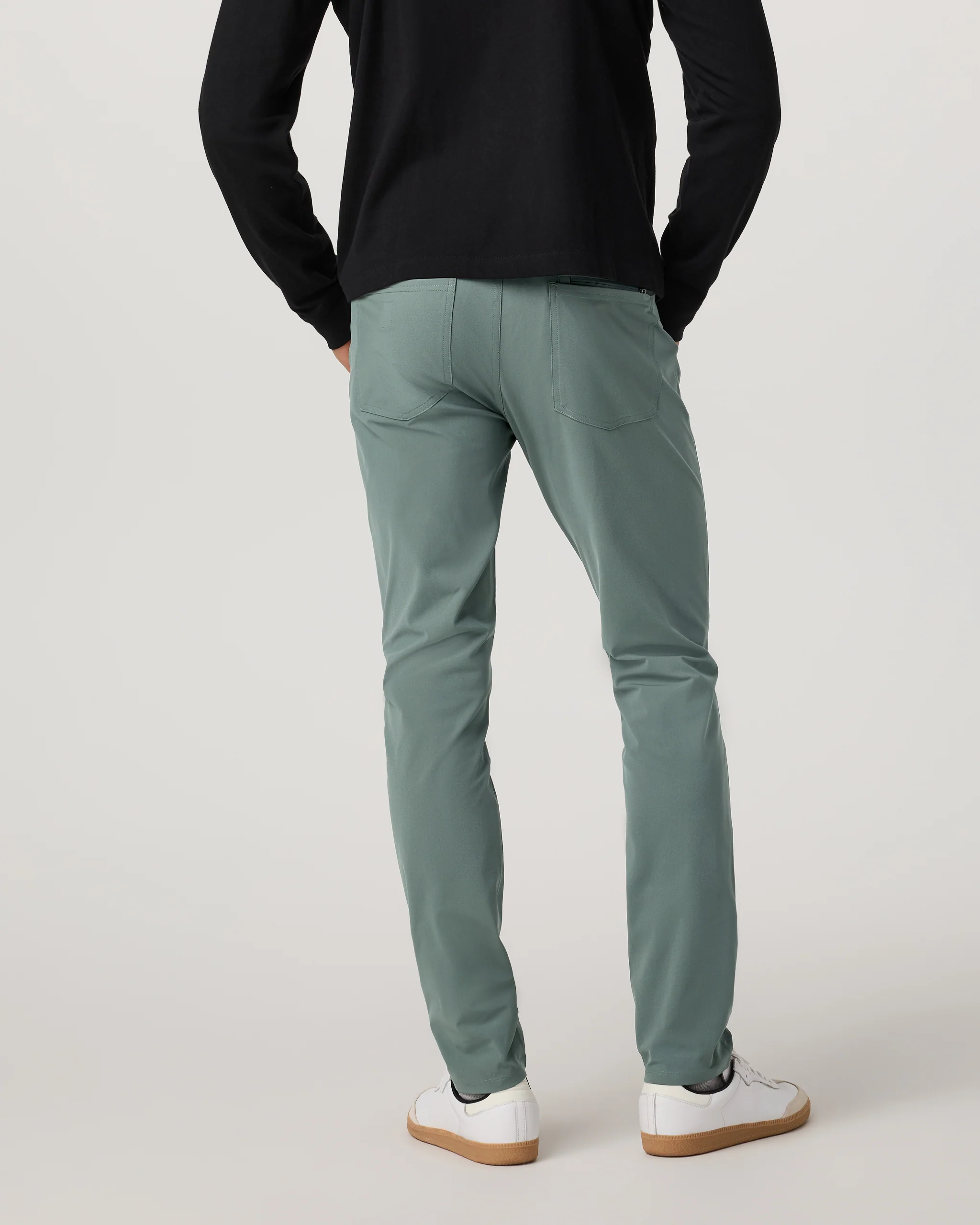 21084-vuori-metatm-pant-athletic-slim-fit-32-marsh-3.webp Vuori Meta™ Pant Athletic Slim Fit 32" | Marsh
