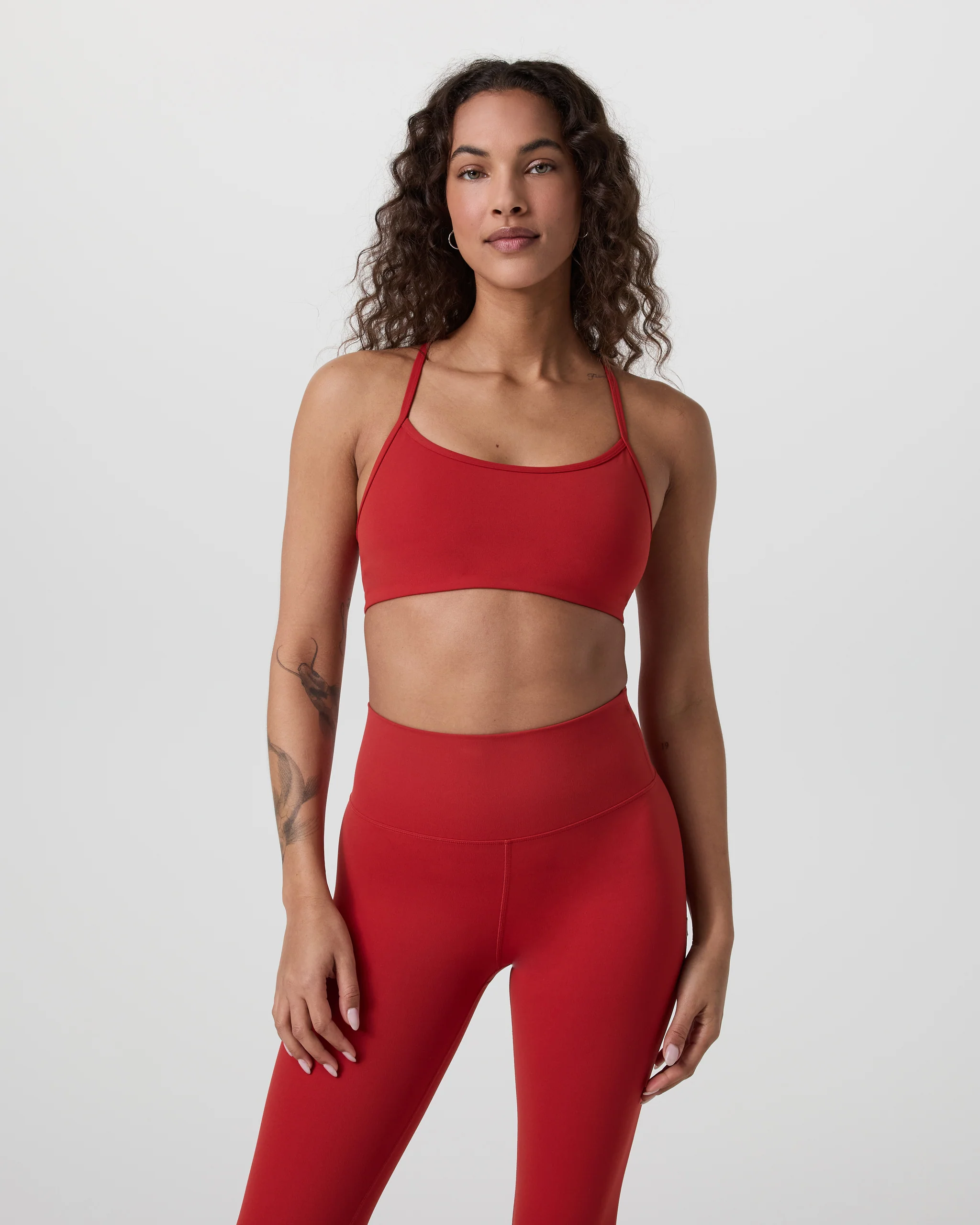 2141-vuori-allthefeelstm-bra-scarlet-1.webp Vuori AllTheFeels™ Bra | Scarlet
