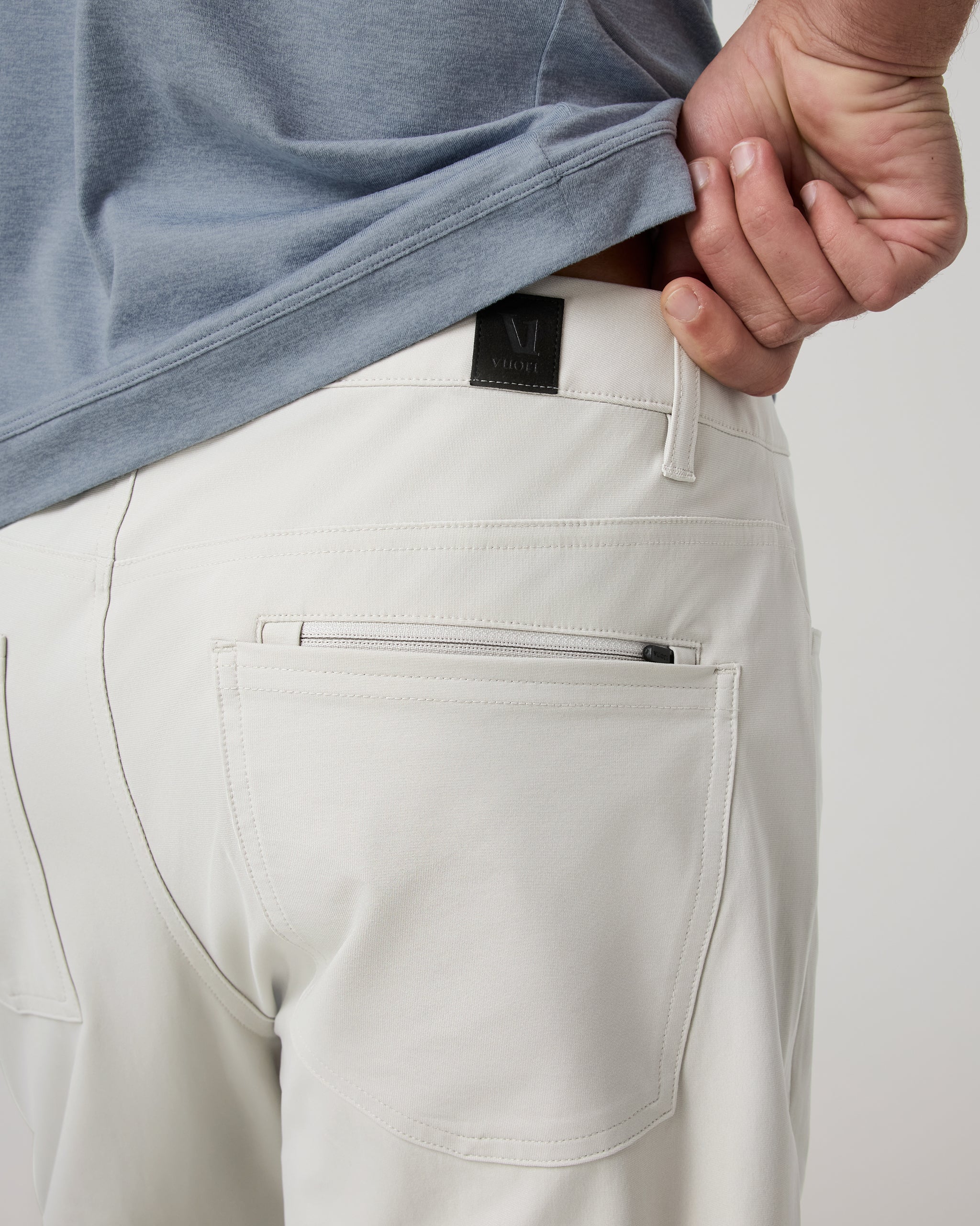 22154-vuori-metatm-pant-classic-fit-32-winter-grey-4.jpg Vuori Meta™ Pant Classic Fit 32" | Winter Grey