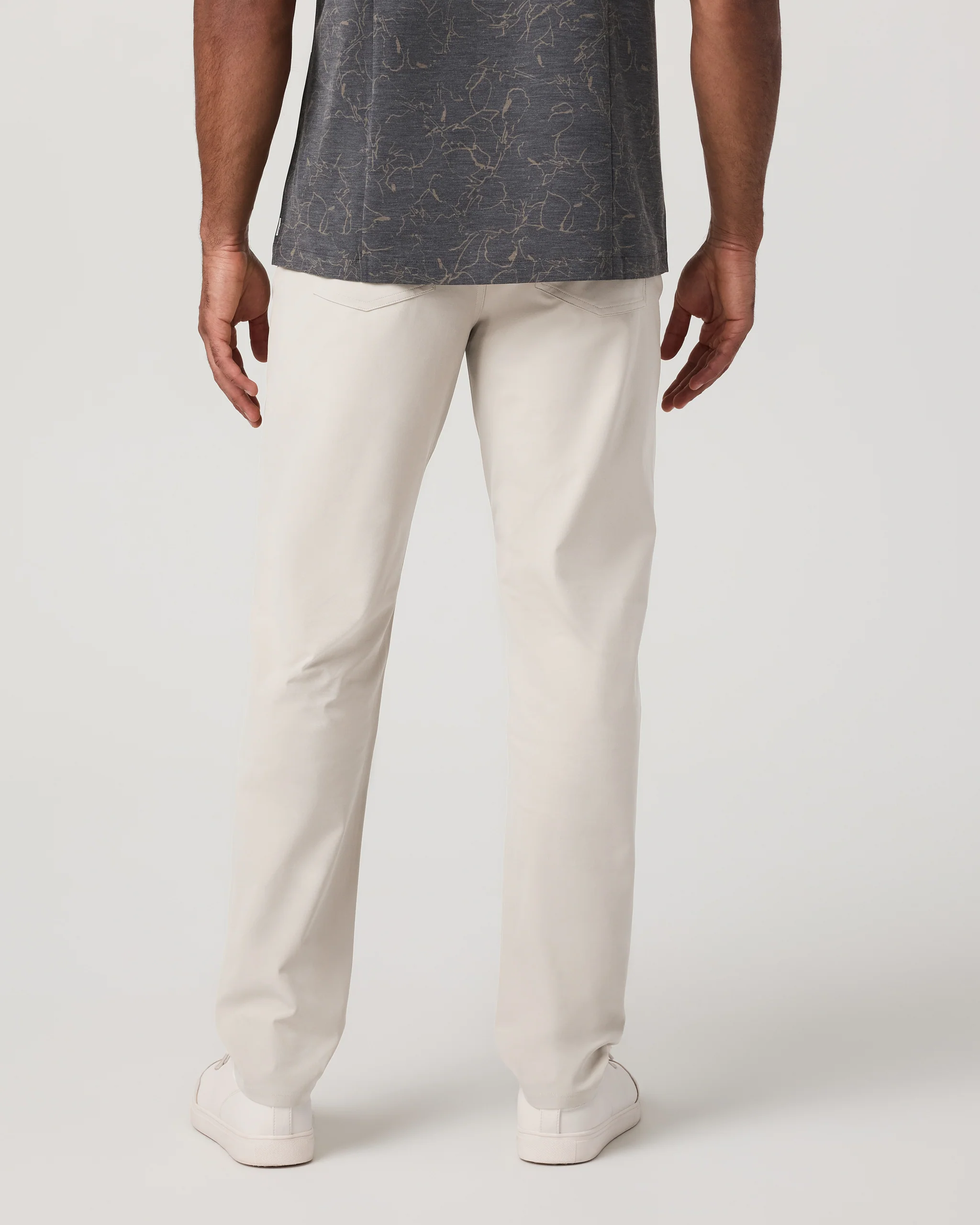 22816-vuori-metatm-pant-classic-fit-30-birch-3.webp Vuori Meta™ Pant Classic Fit 30" | Birch