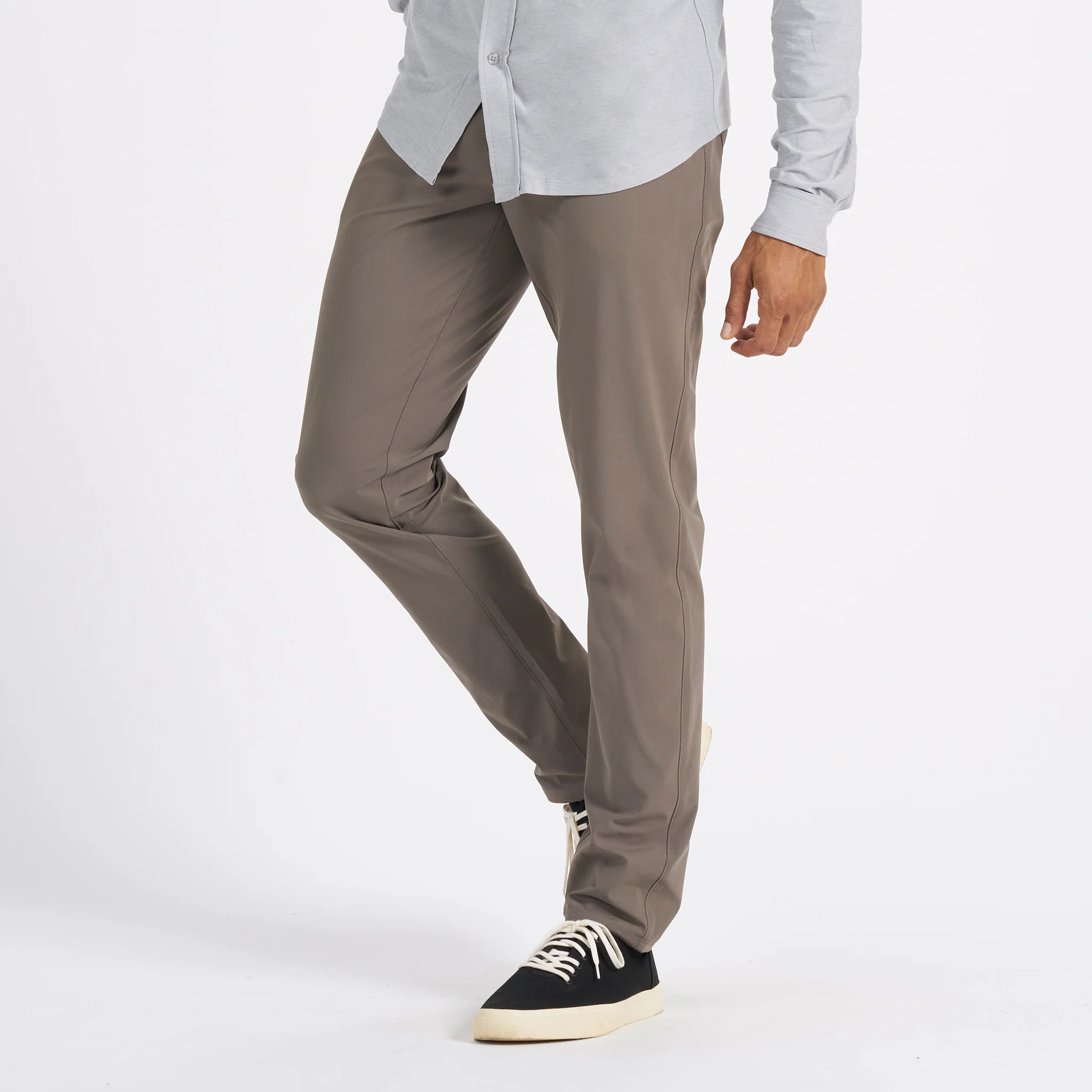 Vuori Meta™ Pant Athletic Slim Fit 34" | Cocoa