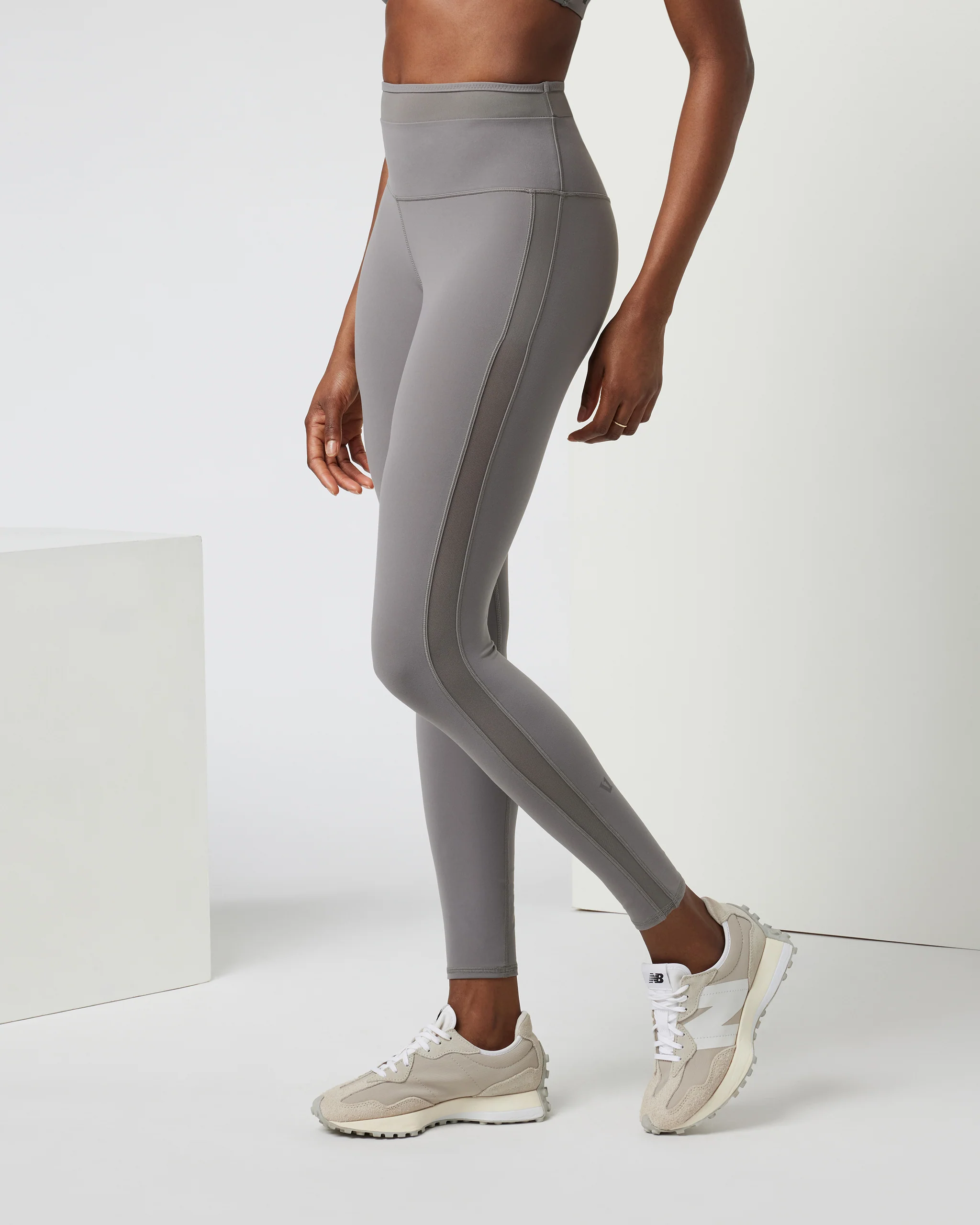 23573-hot-mesh-legging-smoke-1.webp Hot Mesh Legging | Smoke