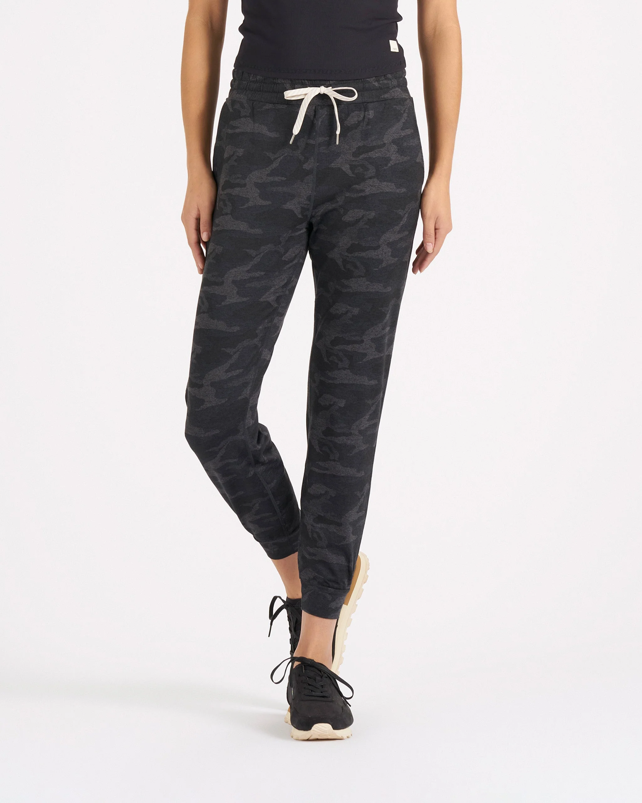 250-performance-jogger-long-black-camo-1.webp Performance Jogger - Long | Black Camo