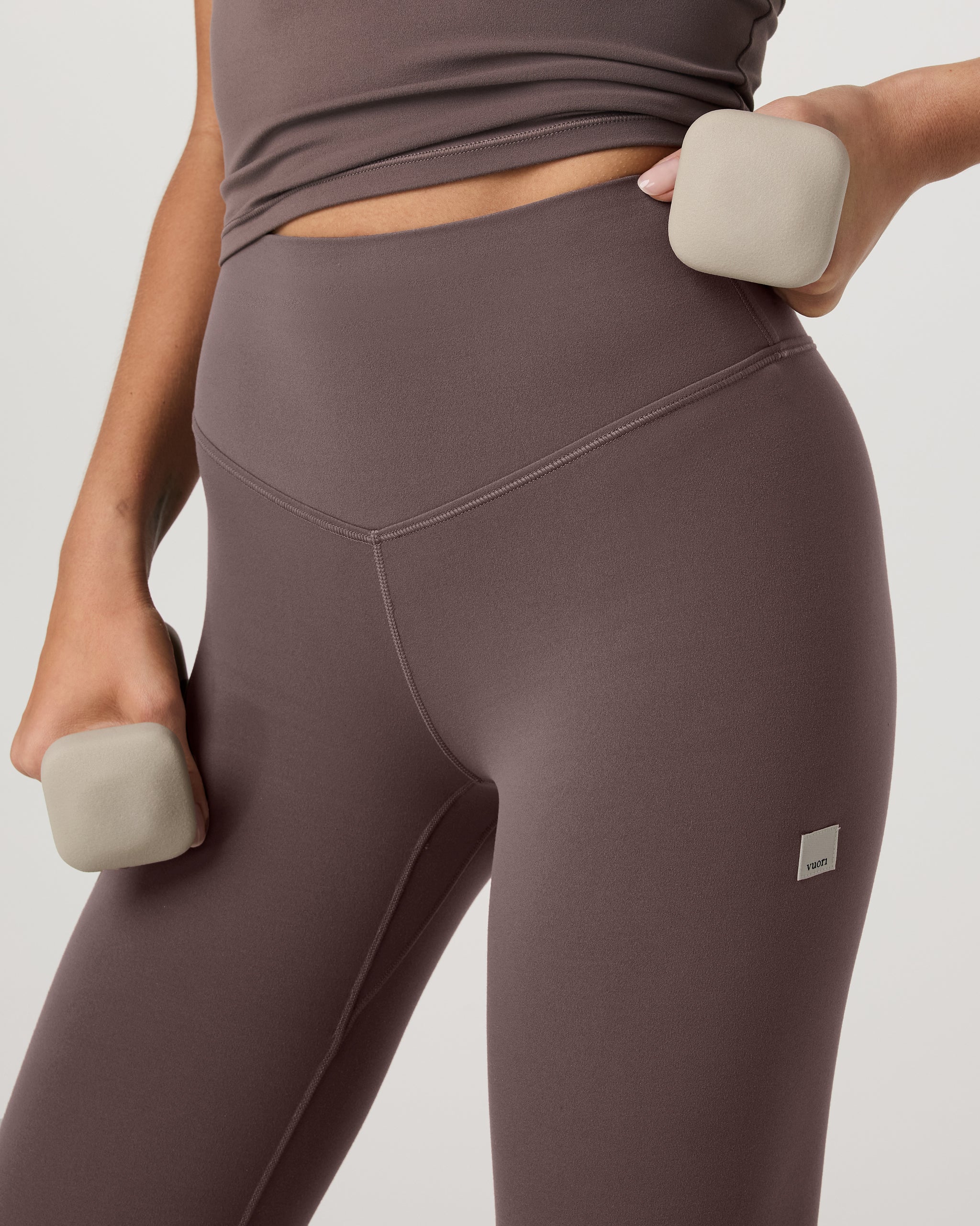2653-vuori-alltheformtm-legging-short-huckleberry-4.jpg Vuori AllTheForm™ Legging - Short | Huckleberry