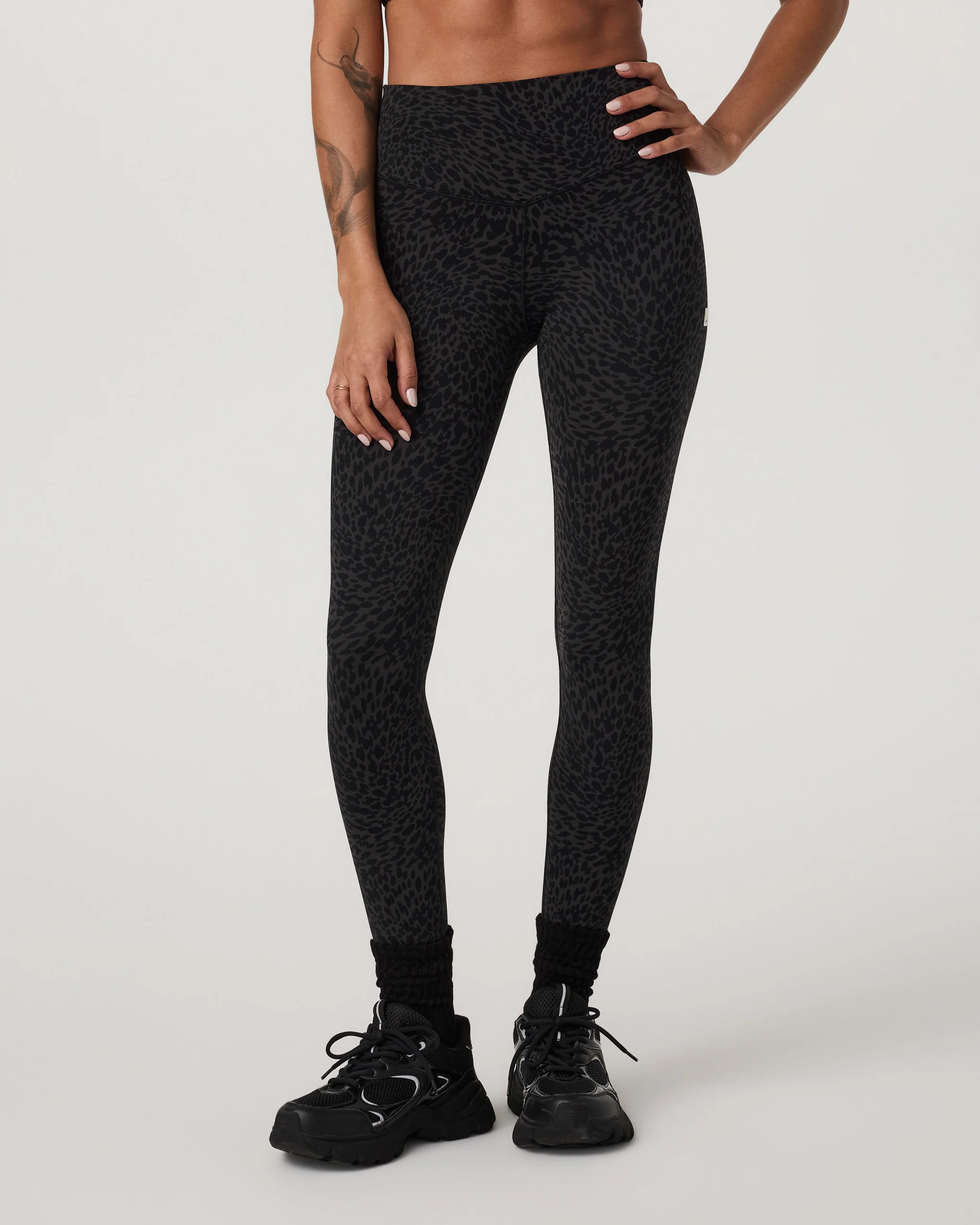 Vuori AllTheForm™ Legging | Black Blurred Torrent