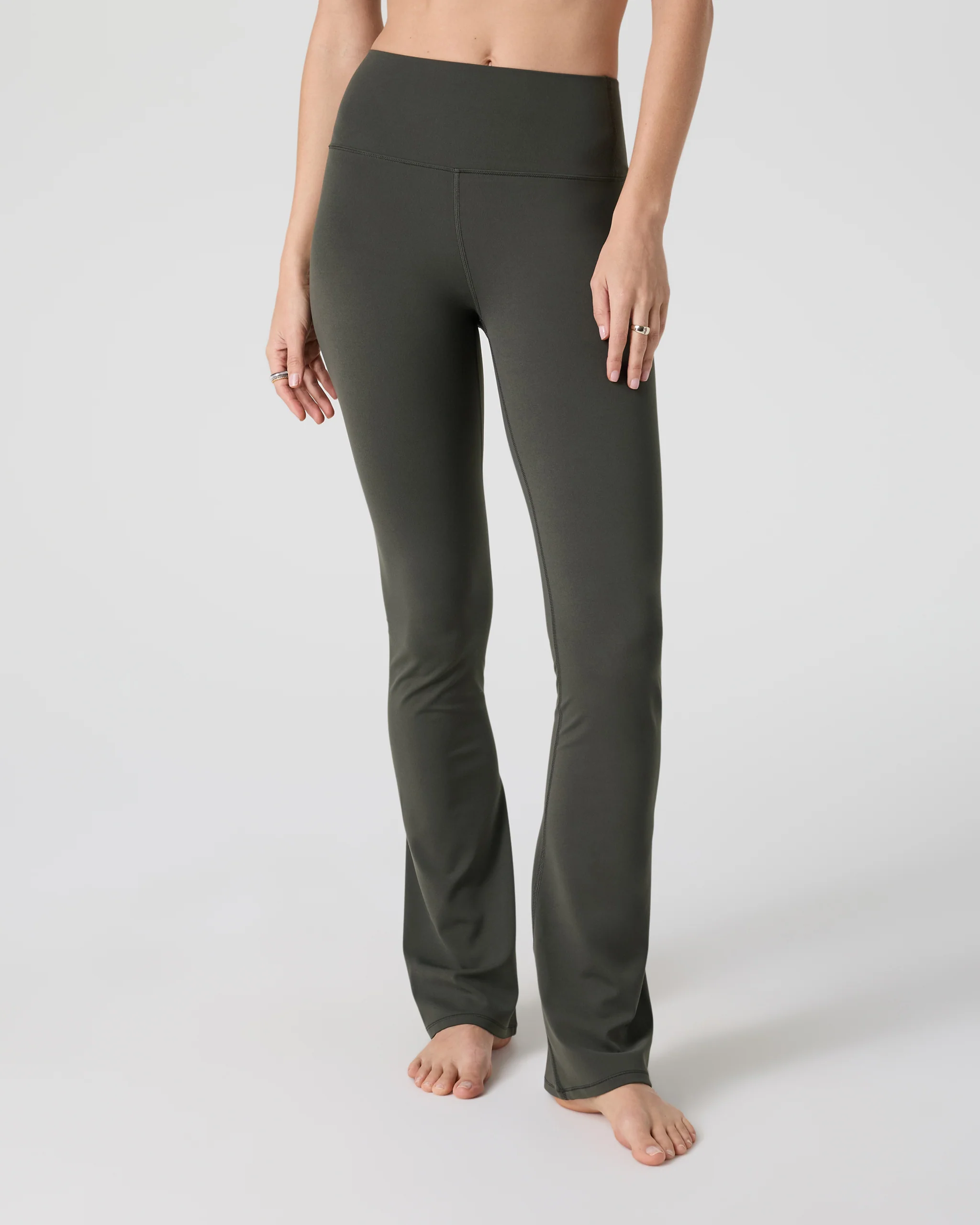 2853-vuori-allthefeelstm-slim-flare-kale-1.webp Vuori AllTheFeels™ Slim Flare | Kale