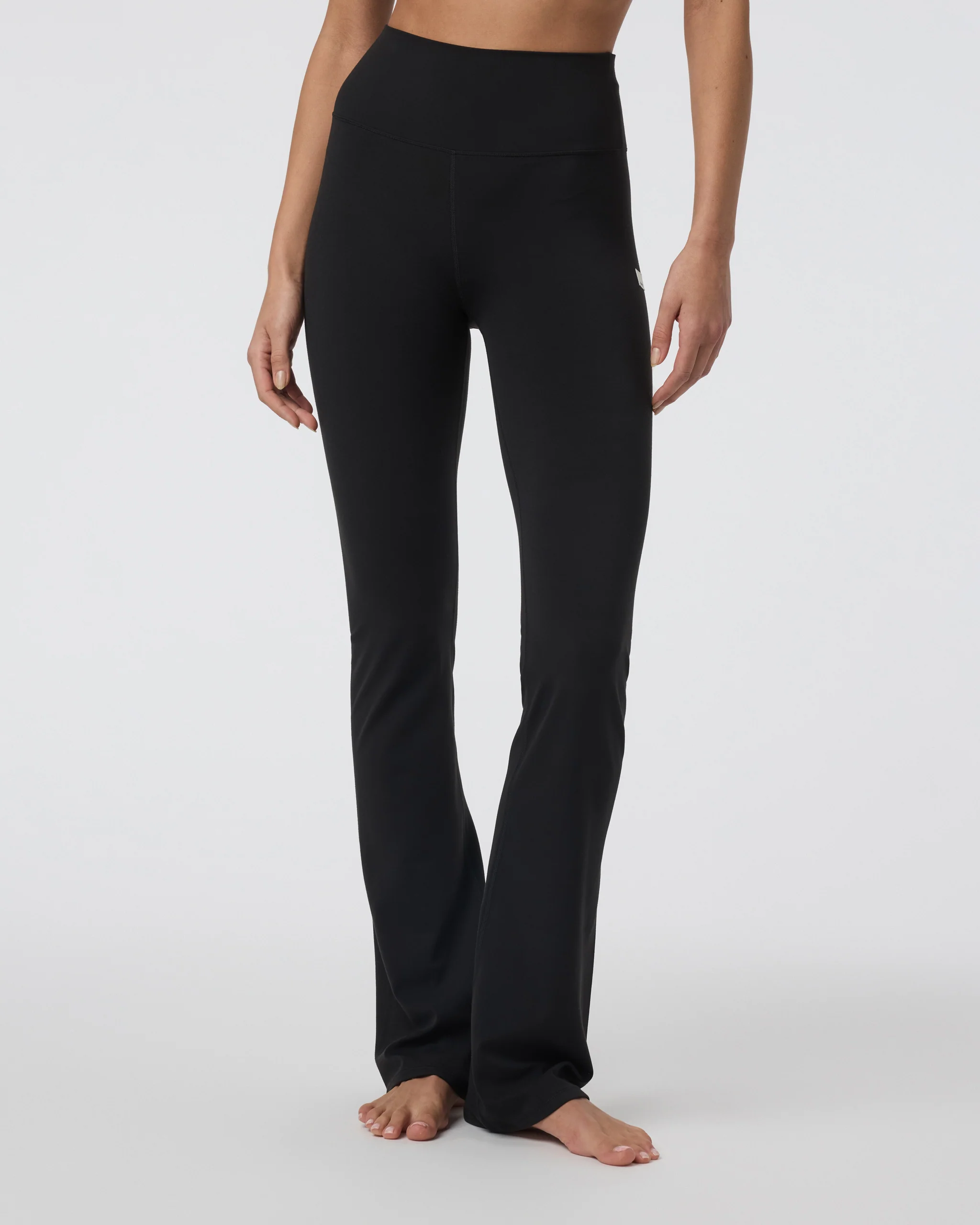 2861-vuori-allthefeelstm-slim-flare-long-black-1.webp Vuori AllTheFeels™ Slim Flare - Long | Black