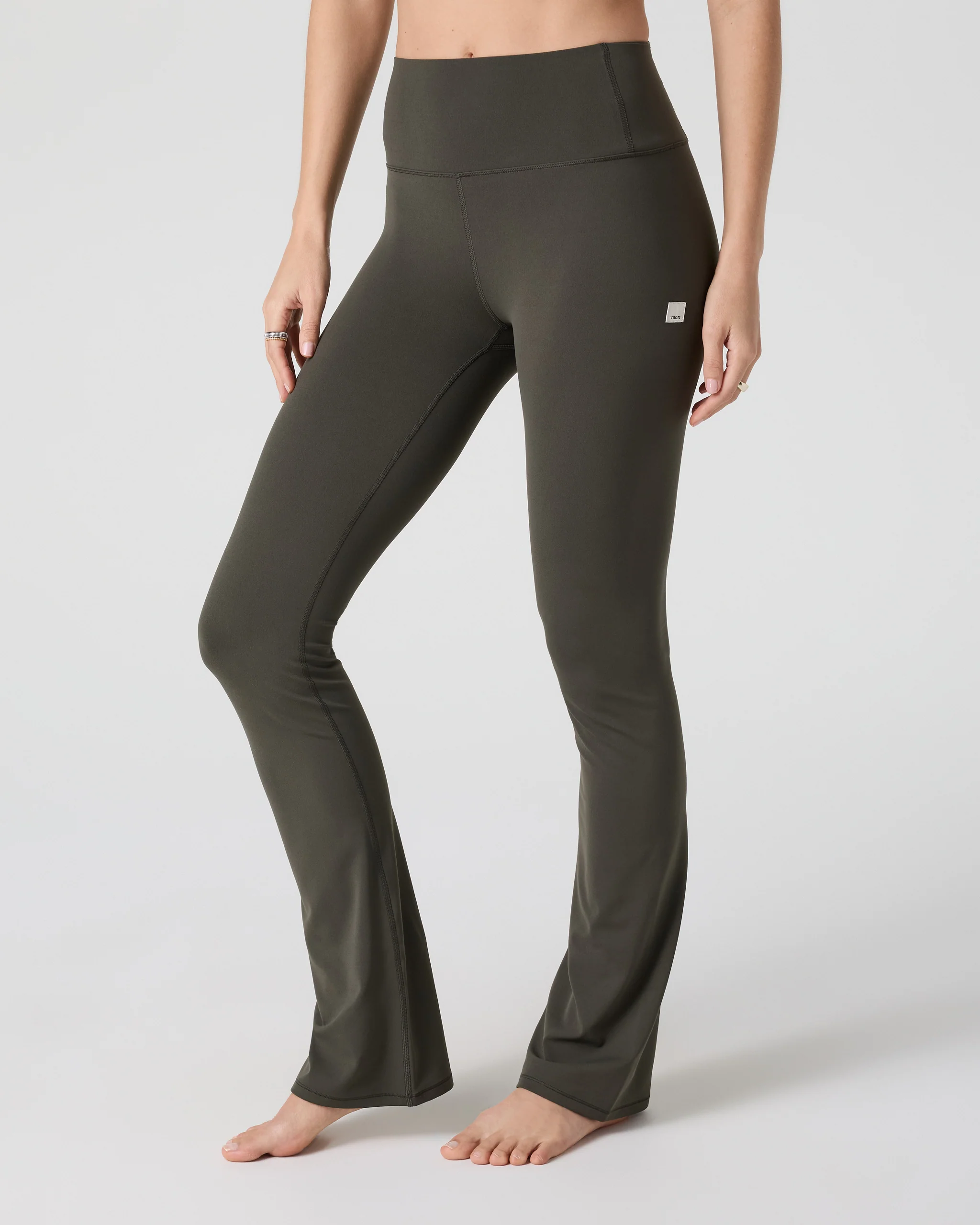 2869-vuori-allthefeelstm-slim-flare-long-kale-1.webp Vuori AllTheFeels™ Slim Flare - Long | Kale