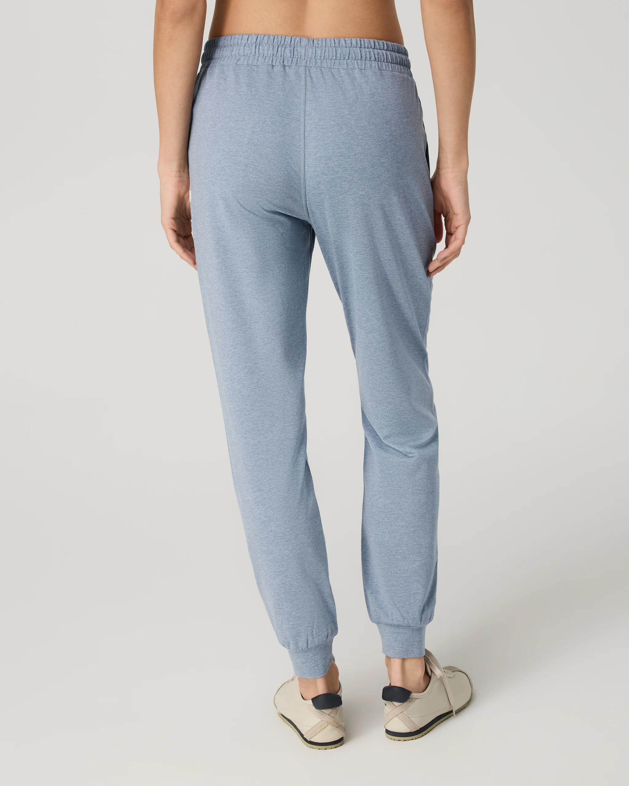 3574-performance-jogger-long-coastal-fog-heather-3.webp Performance Jogger - Long | Coastal Fog Heather