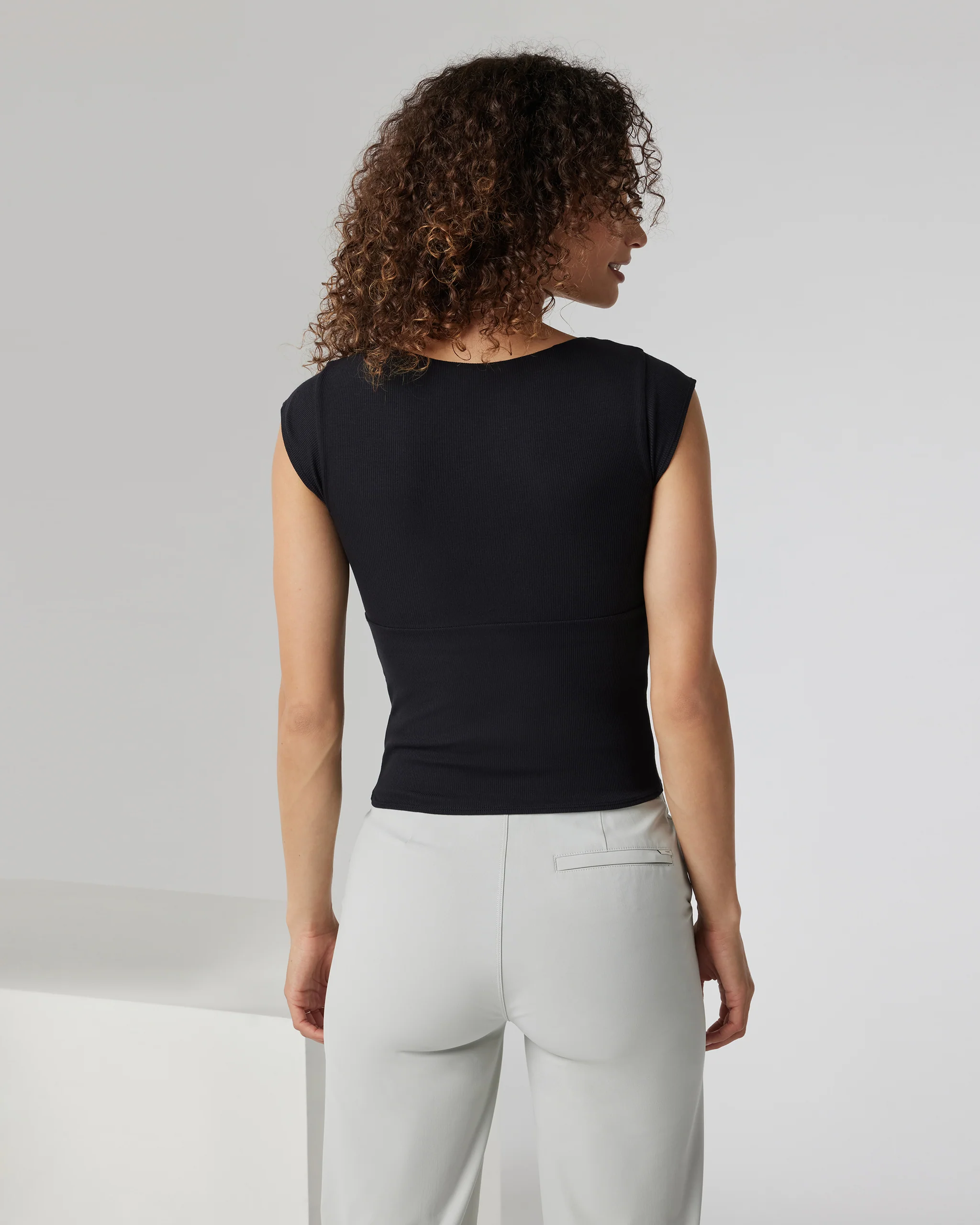 Sleeveless Cove V Neck | Black