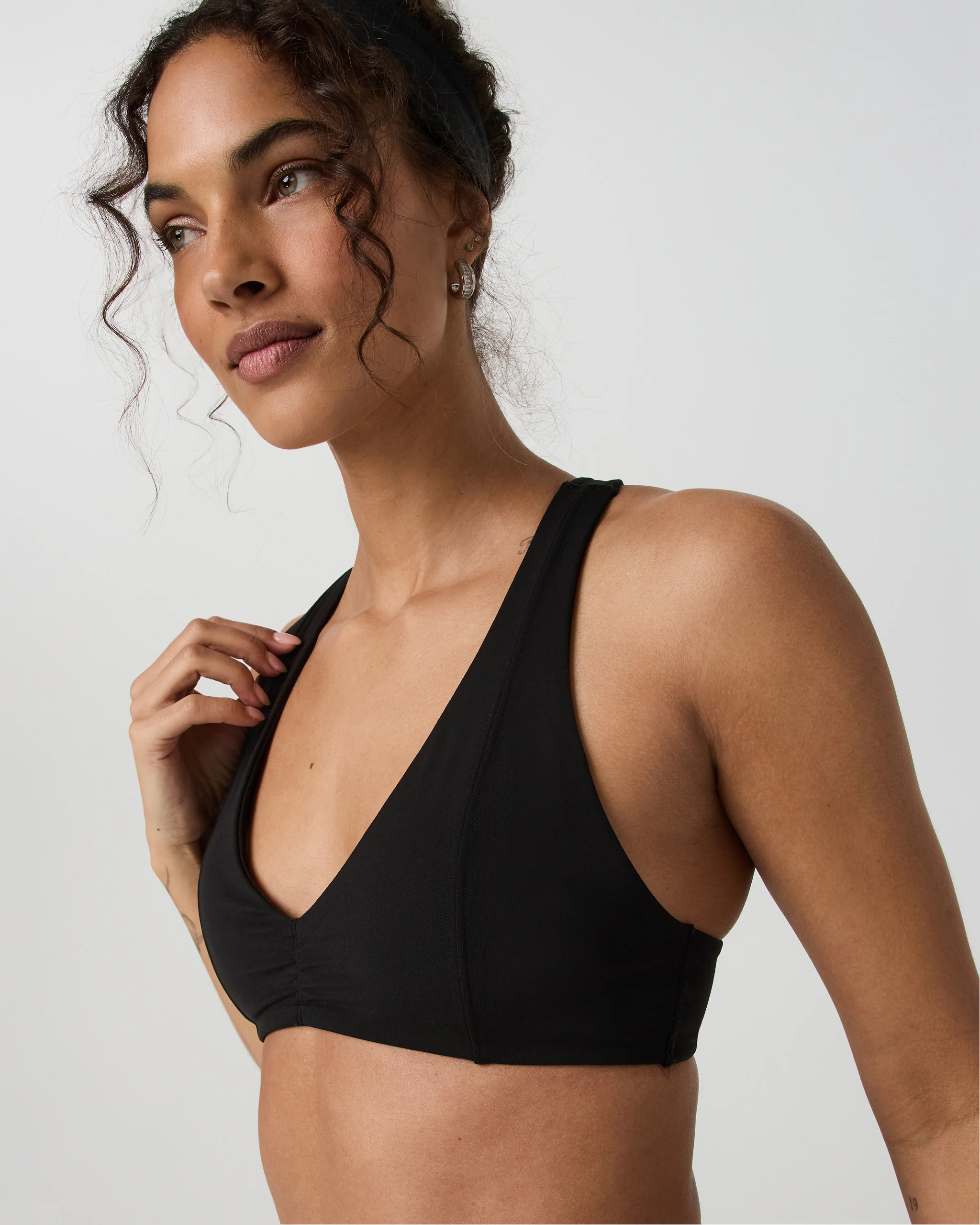 6939-vuori-allthefeelstm-shirred-bra-black-1.webp Vuori AllTheFeels™ Shirred Bra | Black