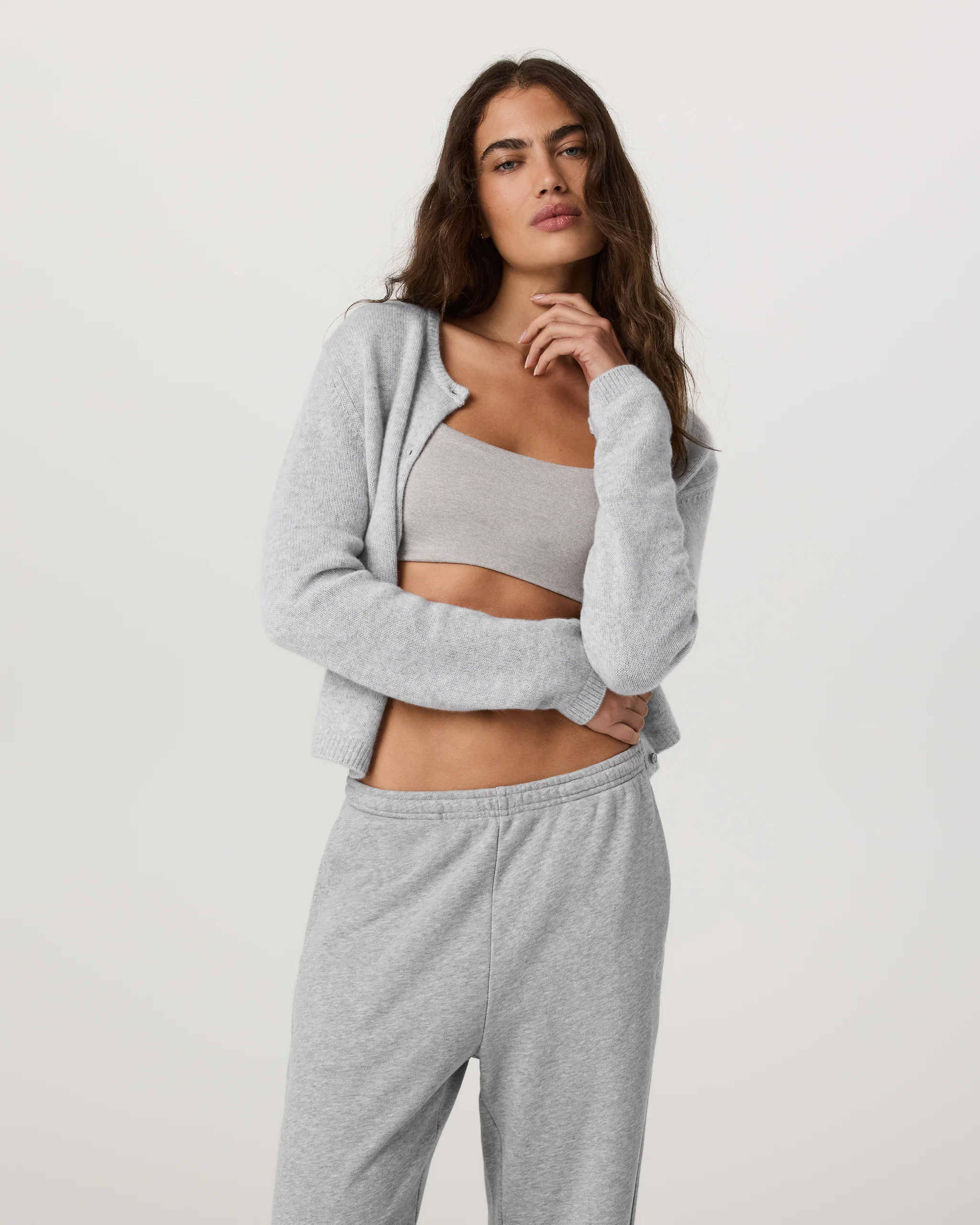 7012-emilie-cashmere-cardi-pale-grey-heather-1.webp Émilie Cashmere Cardi | Pale Grey Heather