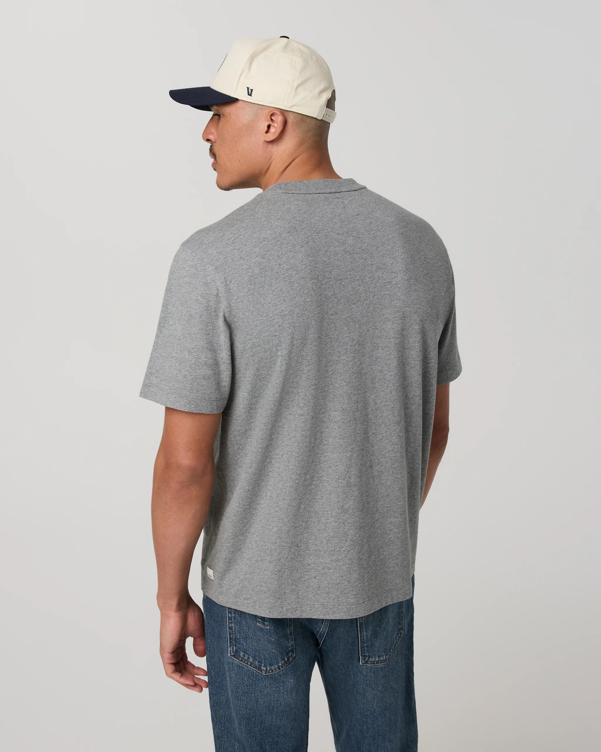 7236-short-sleeve-vuori-heavyweight-cotton-tee-relaxed-fit-grey-heather-3.webp Short Sleeve Vuori Heavyweight Cotton Tee - Relaxed Fit | Grey Heather