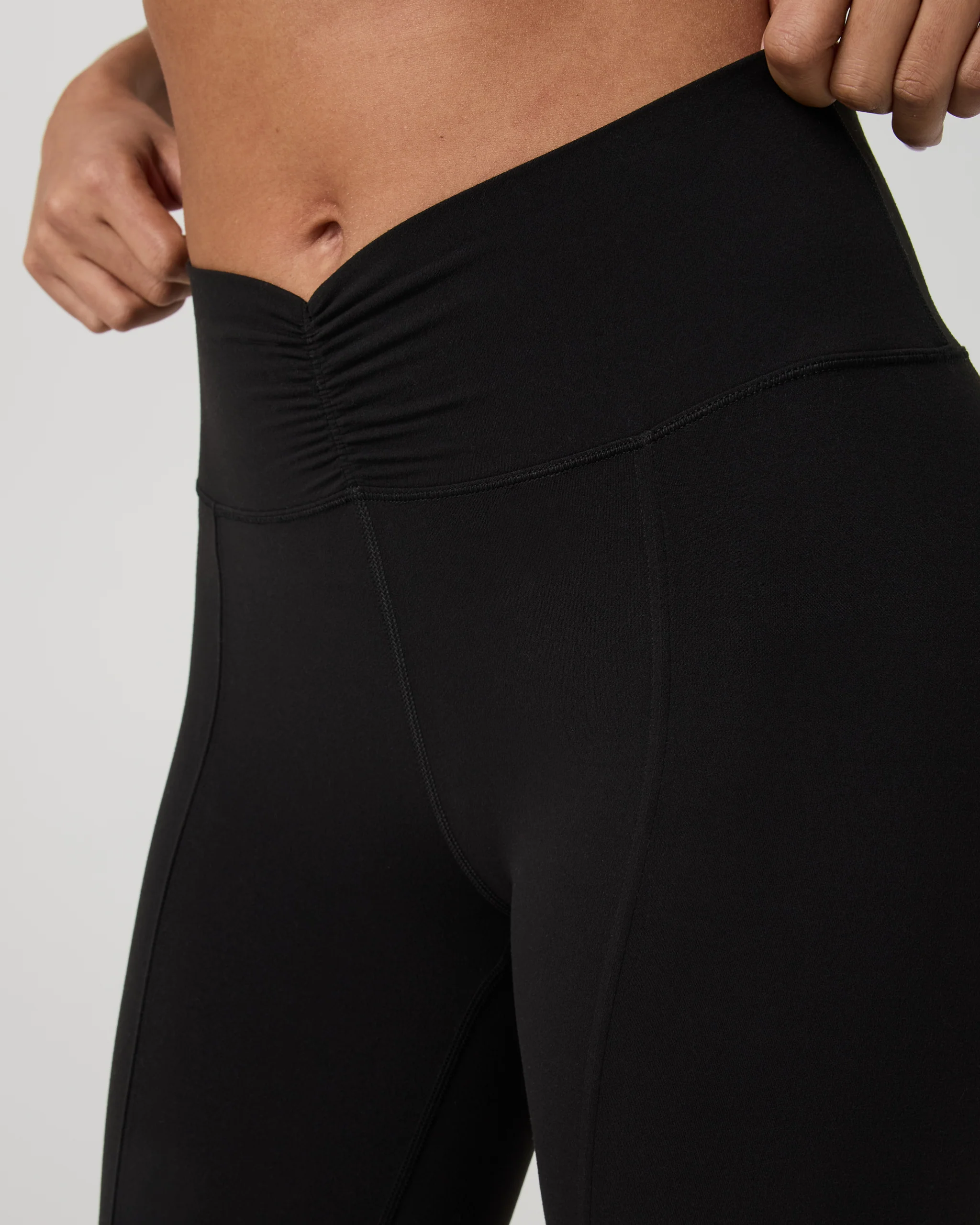 Vuori AllTheFeels™ Shirred Crop | Black