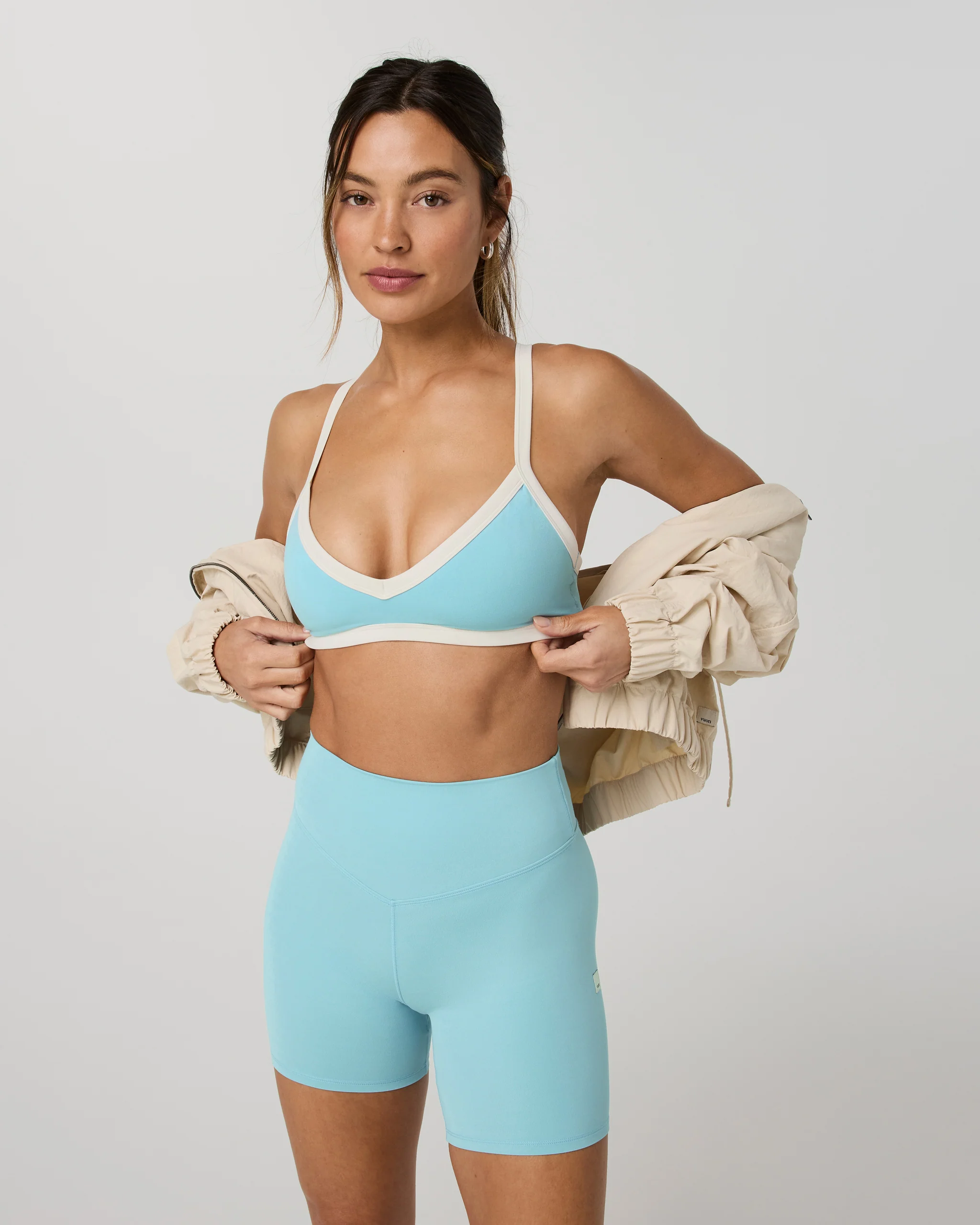 7527-vuori-alltheformtm-v-neck-bra-sea-folly-2.webp Vuori AllTheForm™ V Neck Bra | Sea Folly