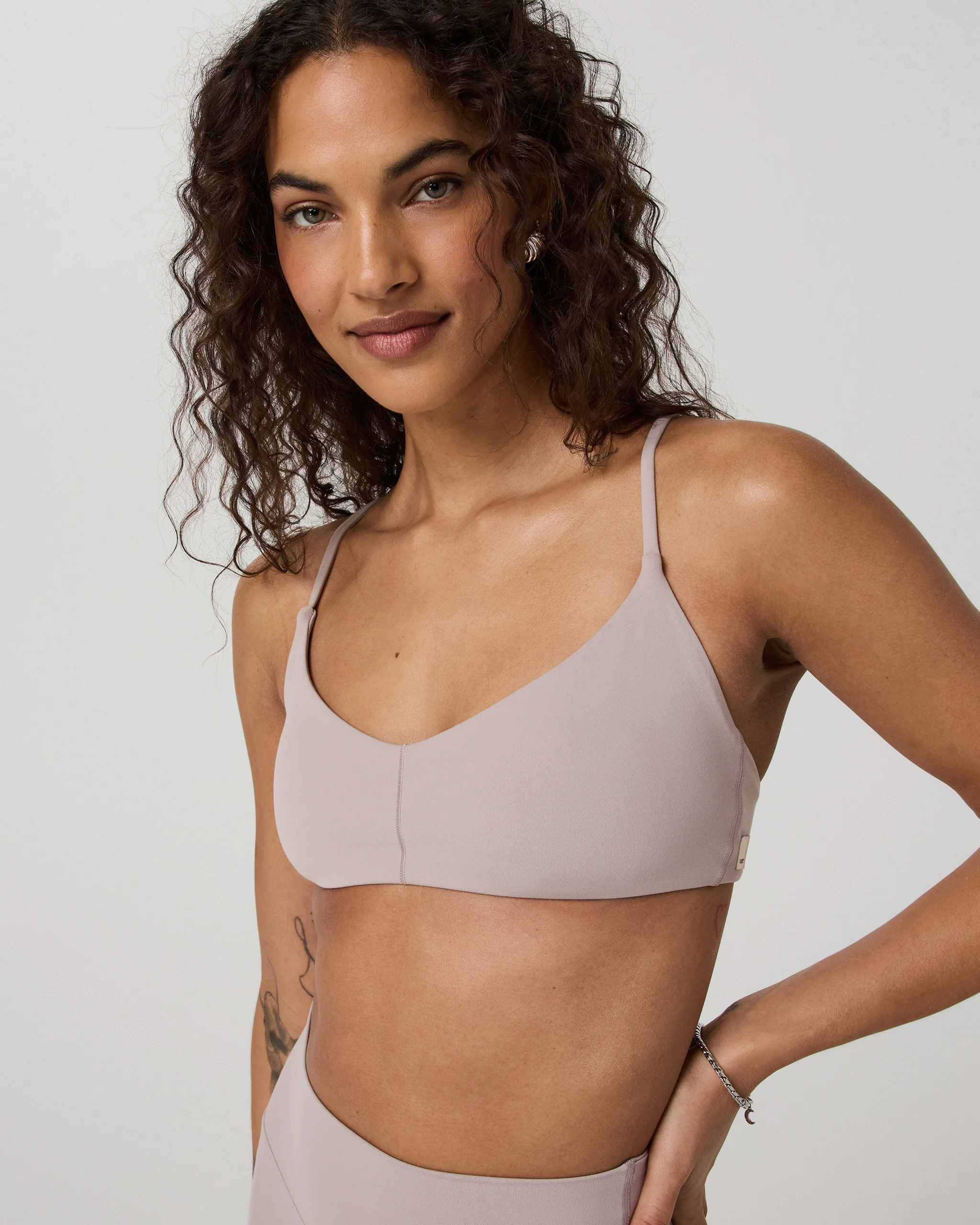 Vuori AllTheFeels™ Strappy Back Bra | Soft Pewter
