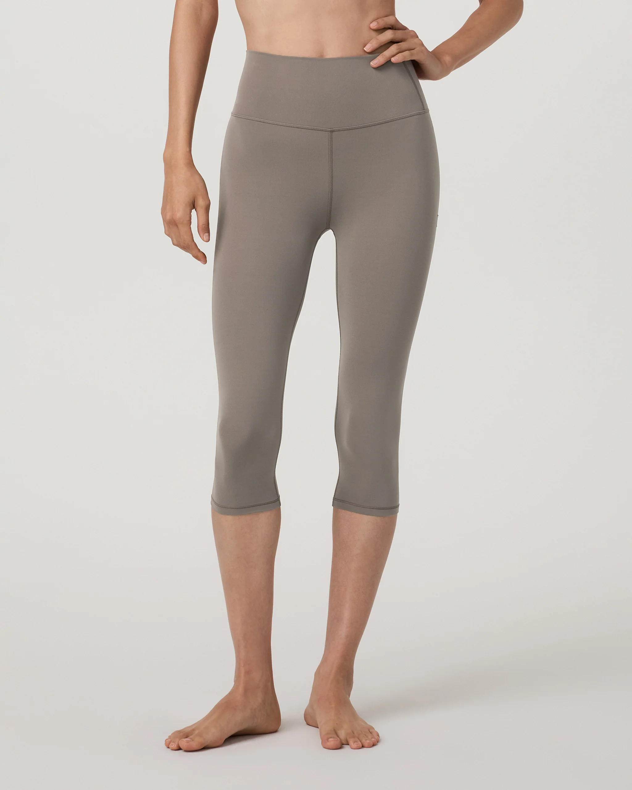 8329-vuori-allthefeelstm-crop-legging-smokey-taupe-1.webp Vuori AllTheFeels™ Crop Legging | Smokey Taupe