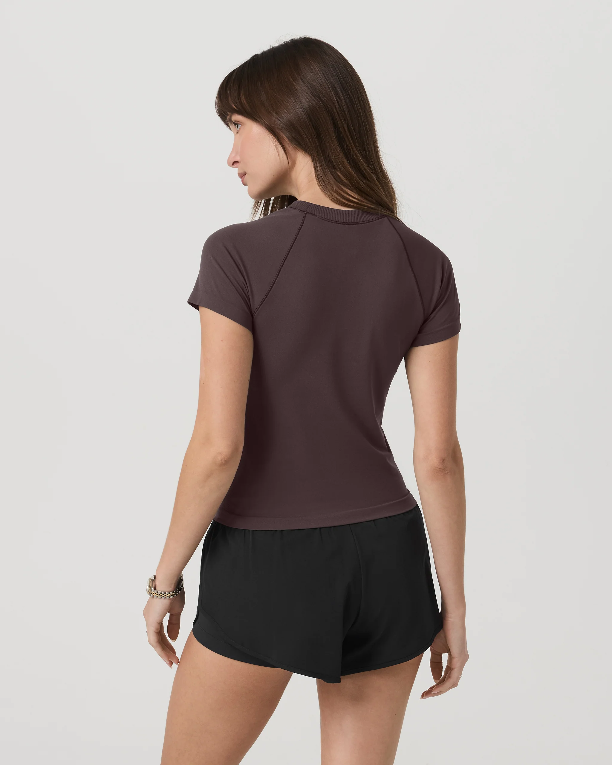 8879-short-sleeve-seamless-surge-tee-french-roast-3.webp Short Sleeve Seamless Surge Tee | French Roast
