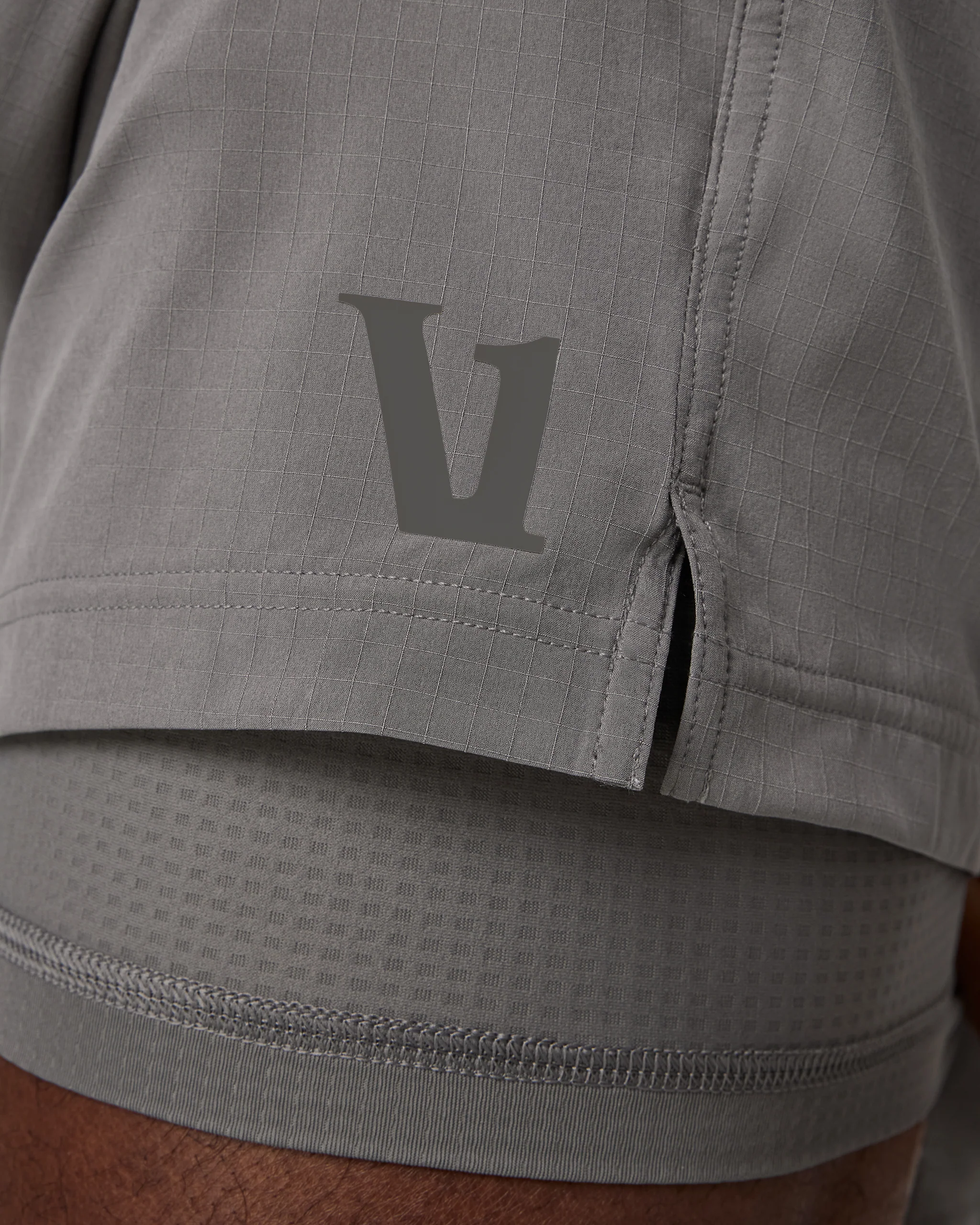 Vuori HardKore Short Lined 7" | Smoke