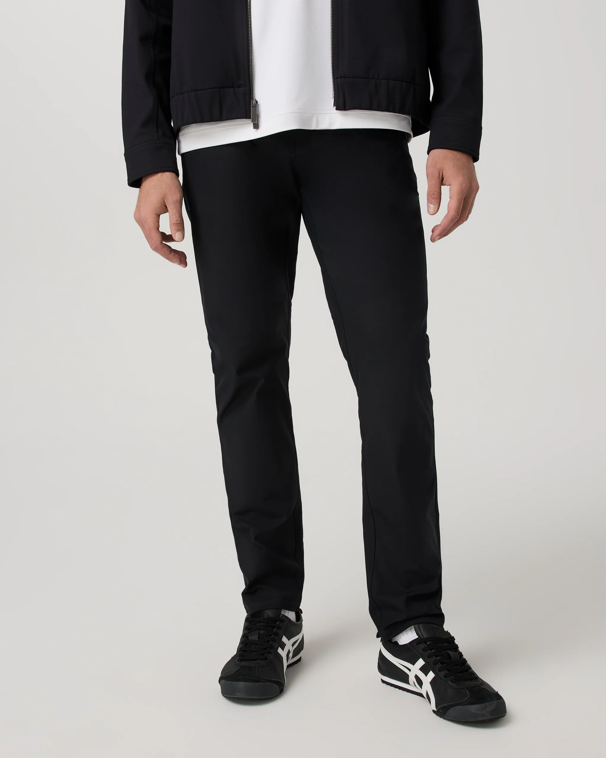 9144-vuori-metatm-trouser-athletic-slim-fit-34-black-1.webp Vuori Meta™ Trouser Athletic Slim Fit 34" | Black