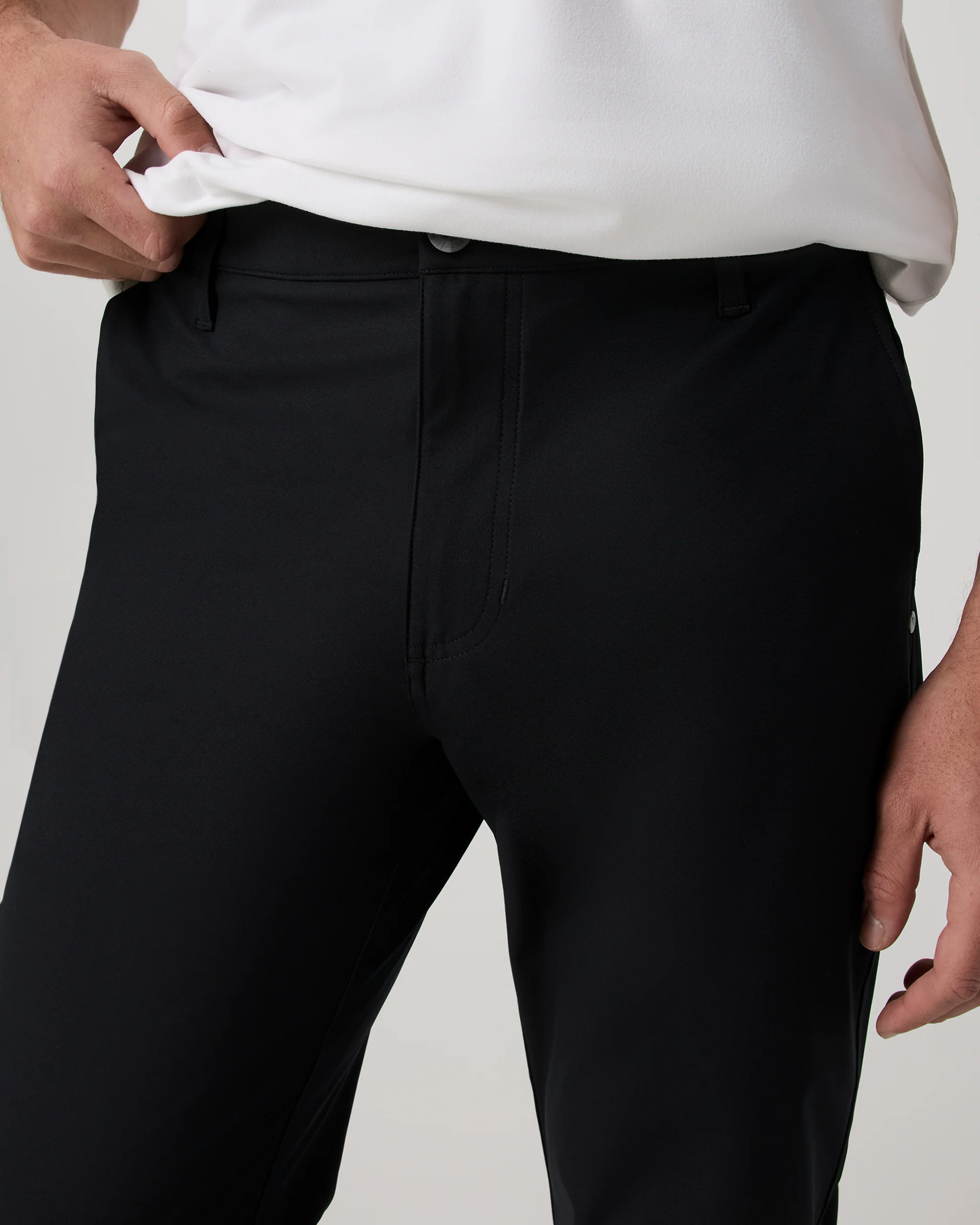 9144-vuori-metatm-trouser-athletic-slim-fit-34-black-4.webp Vuori Meta™ Trouser Athletic Slim Fit 34" | Black