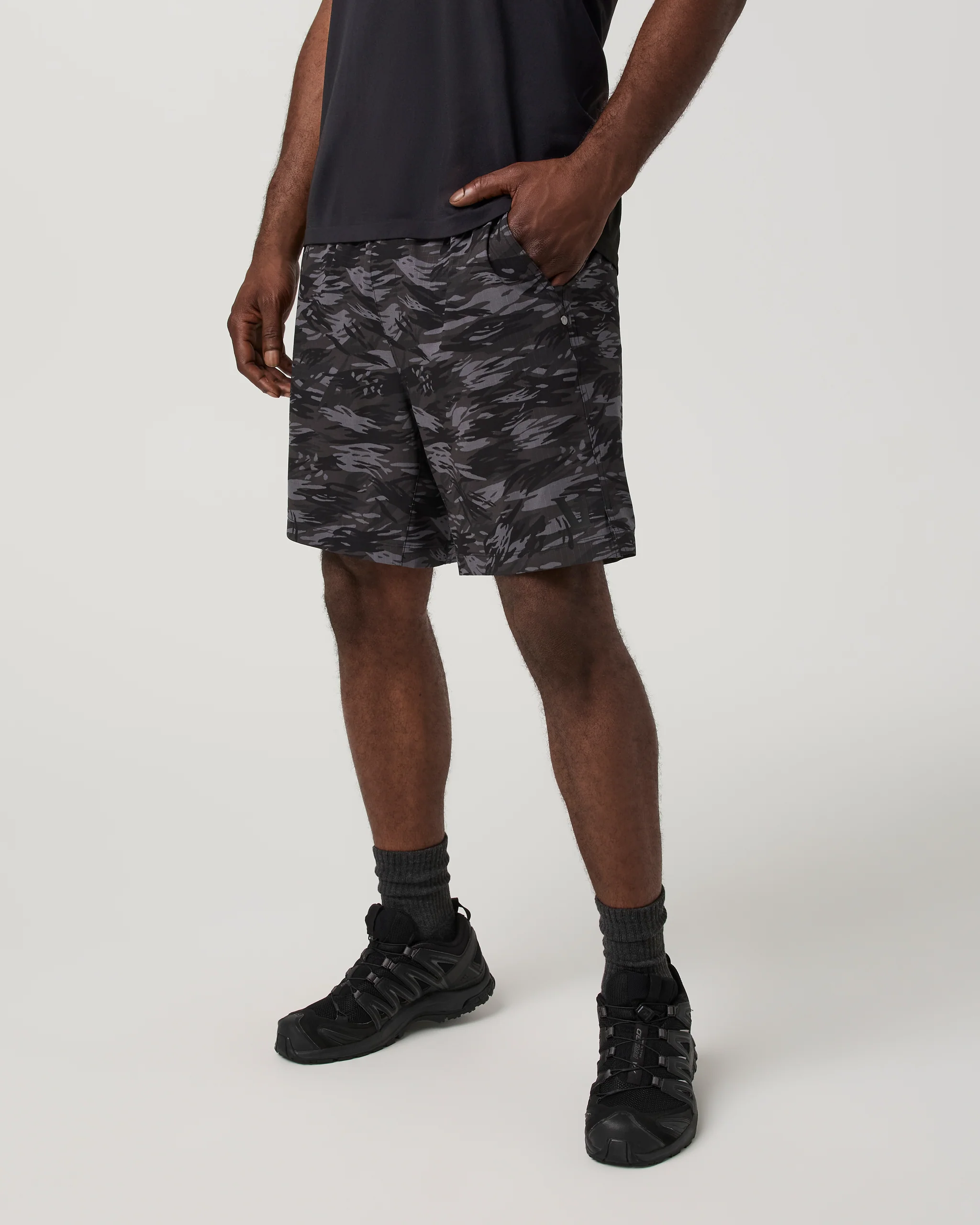 9160-vuori-hardkore-short-lined-7-black-riptide-camo-1.webp Vuori HardKore Short Lined 7" | Black Riptide Camo