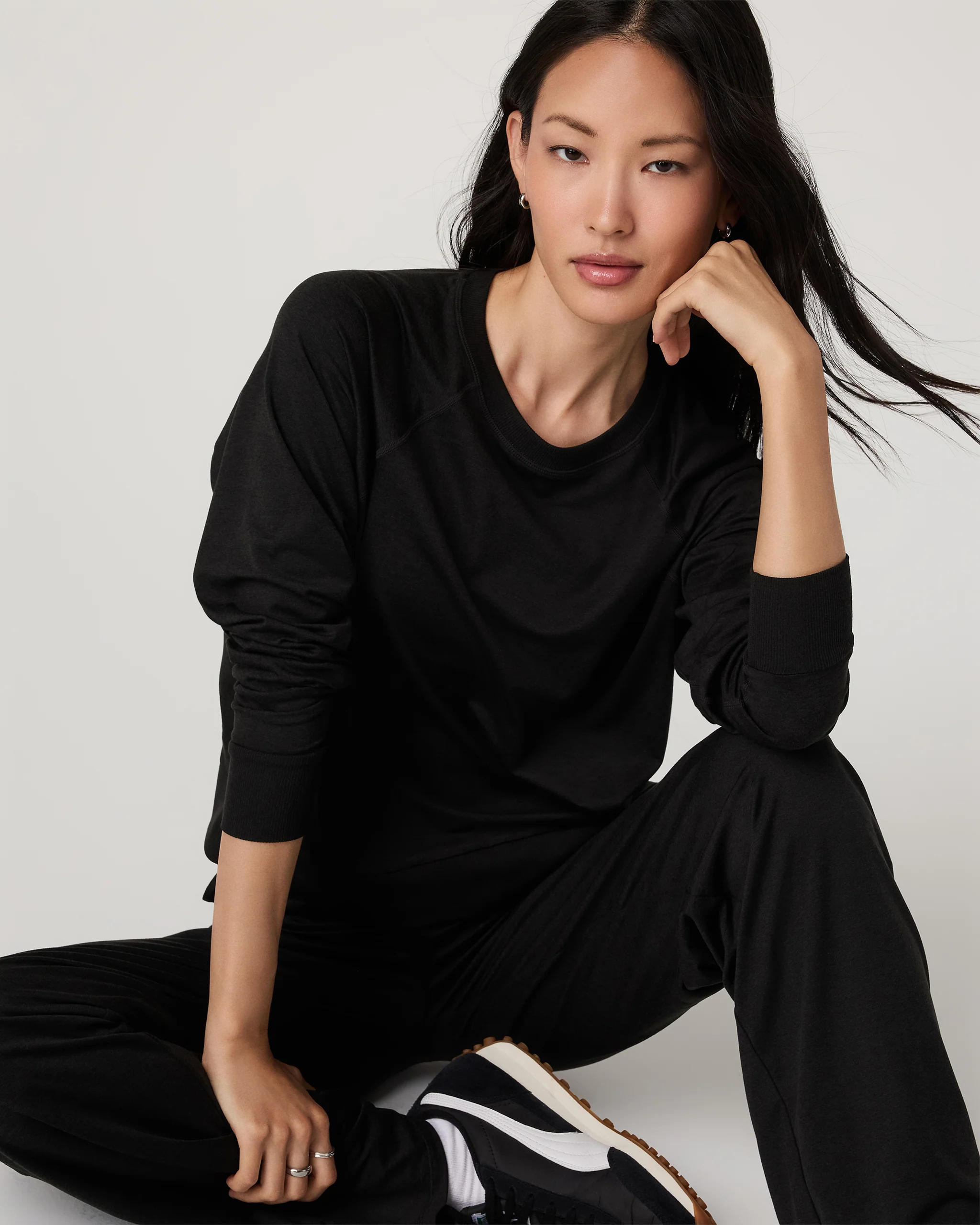 9640-long-sleeve-halo-crew-black-heather-1.webp Long Sleeve Halo Crew | Black Heather